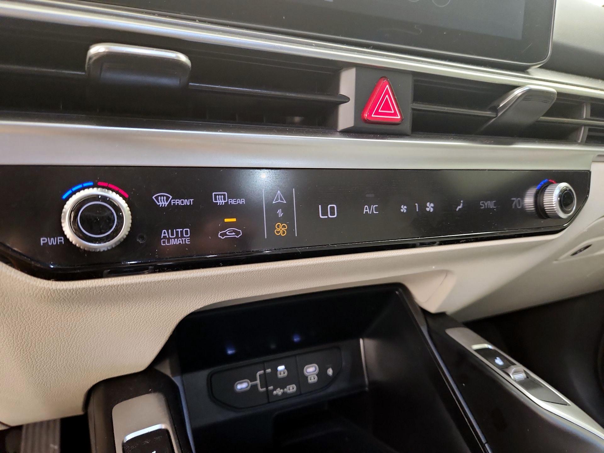 Thumbnail: 2024 Kia Sorento - 17