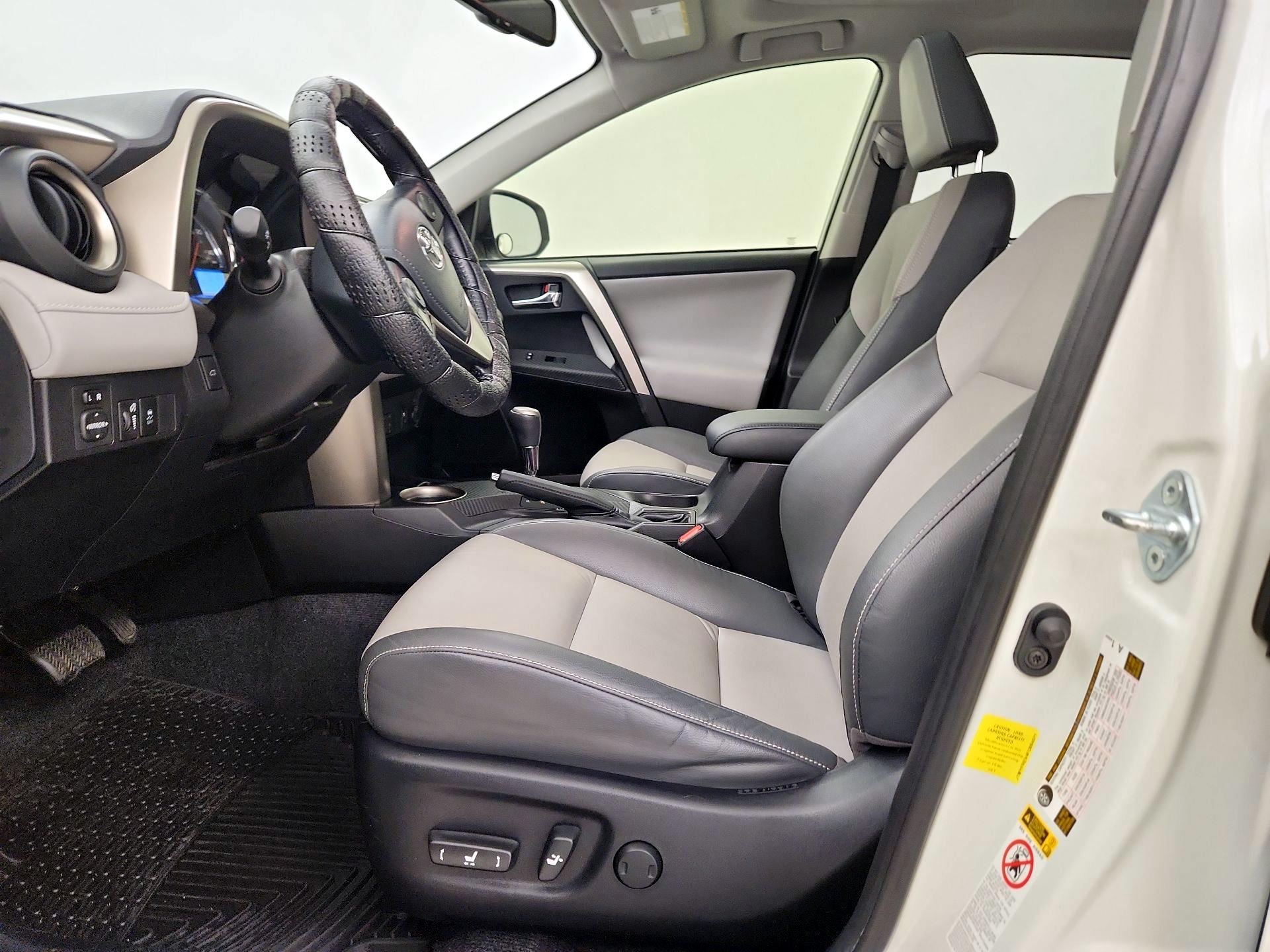 Thumbnail: 2015 Toyota RAV4 - 11