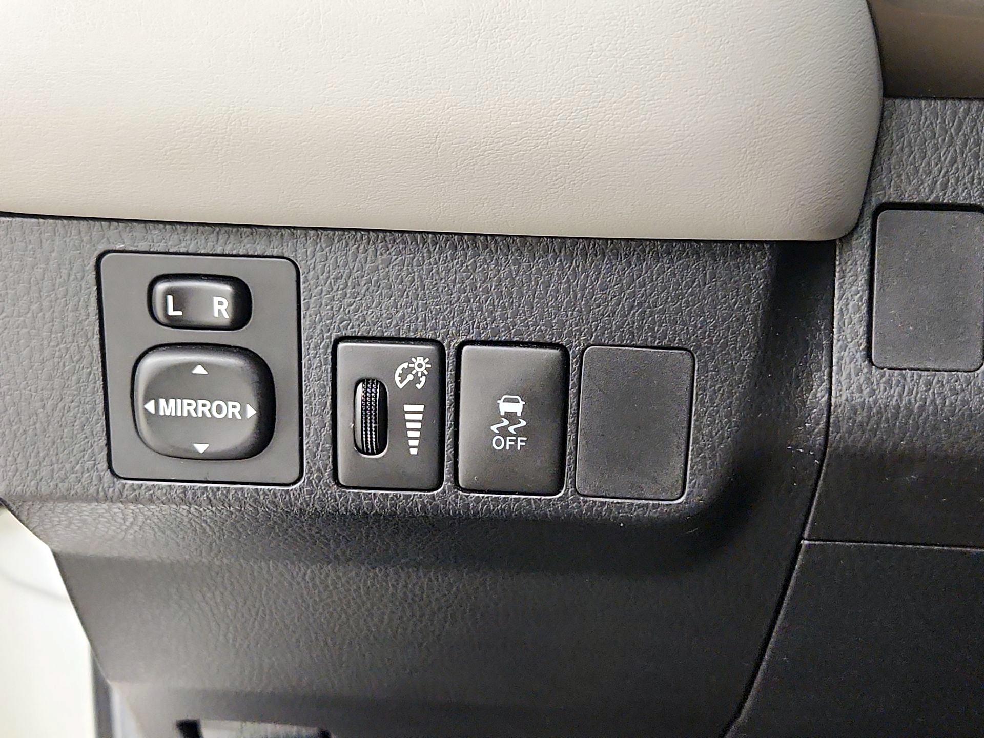 Thumbnail: 2015 Toyota RAV4 - 13