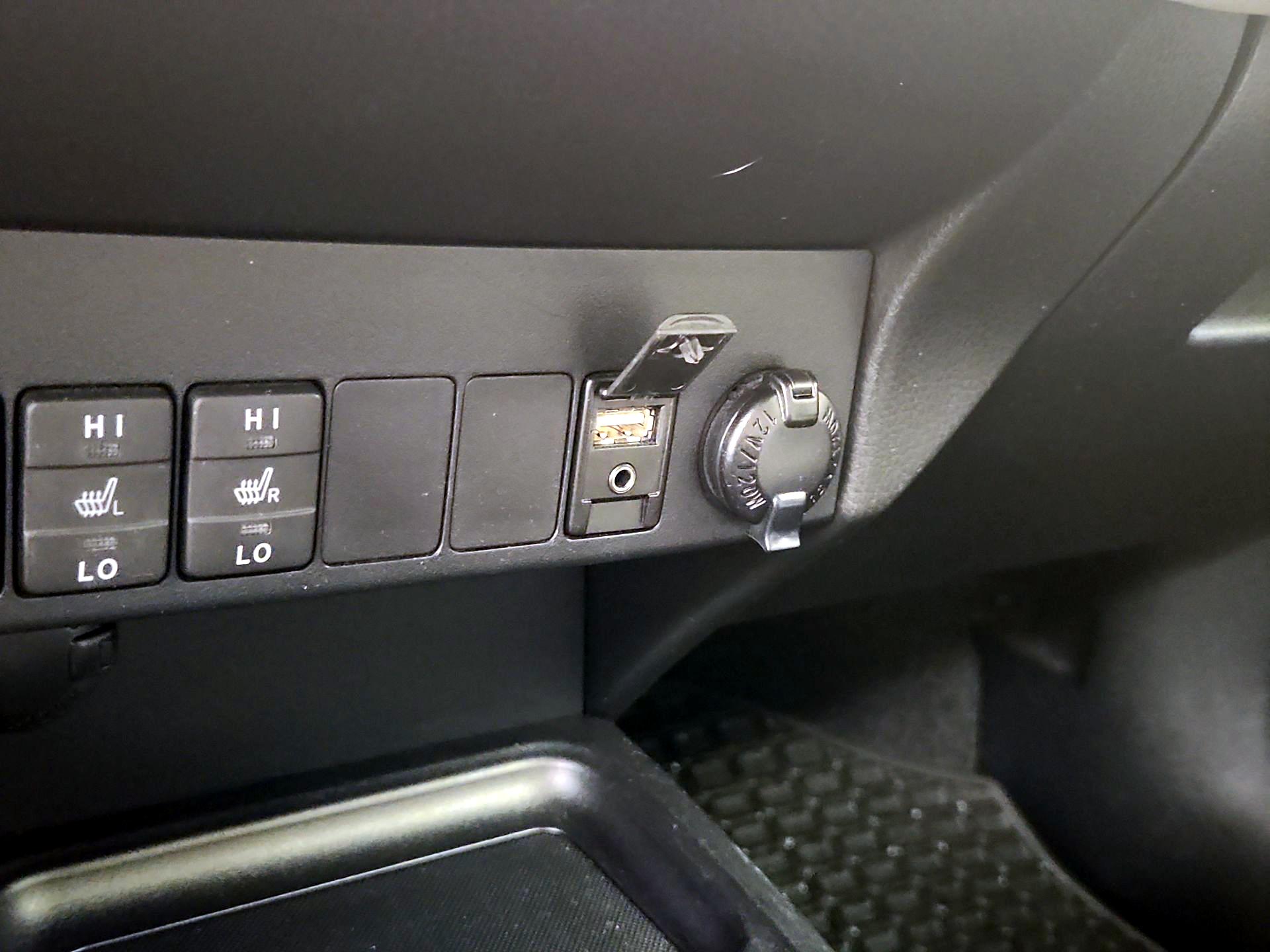 Thumbnail: 2015 Toyota RAV4 - 18