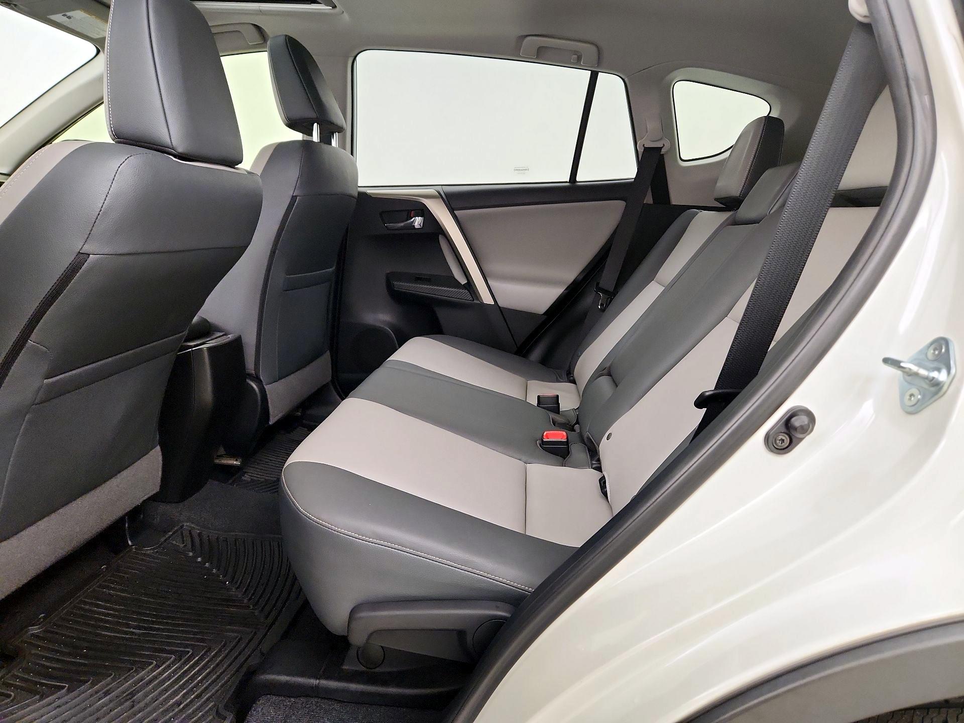 Thumbnail: 2015 Toyota RAV4 - 20