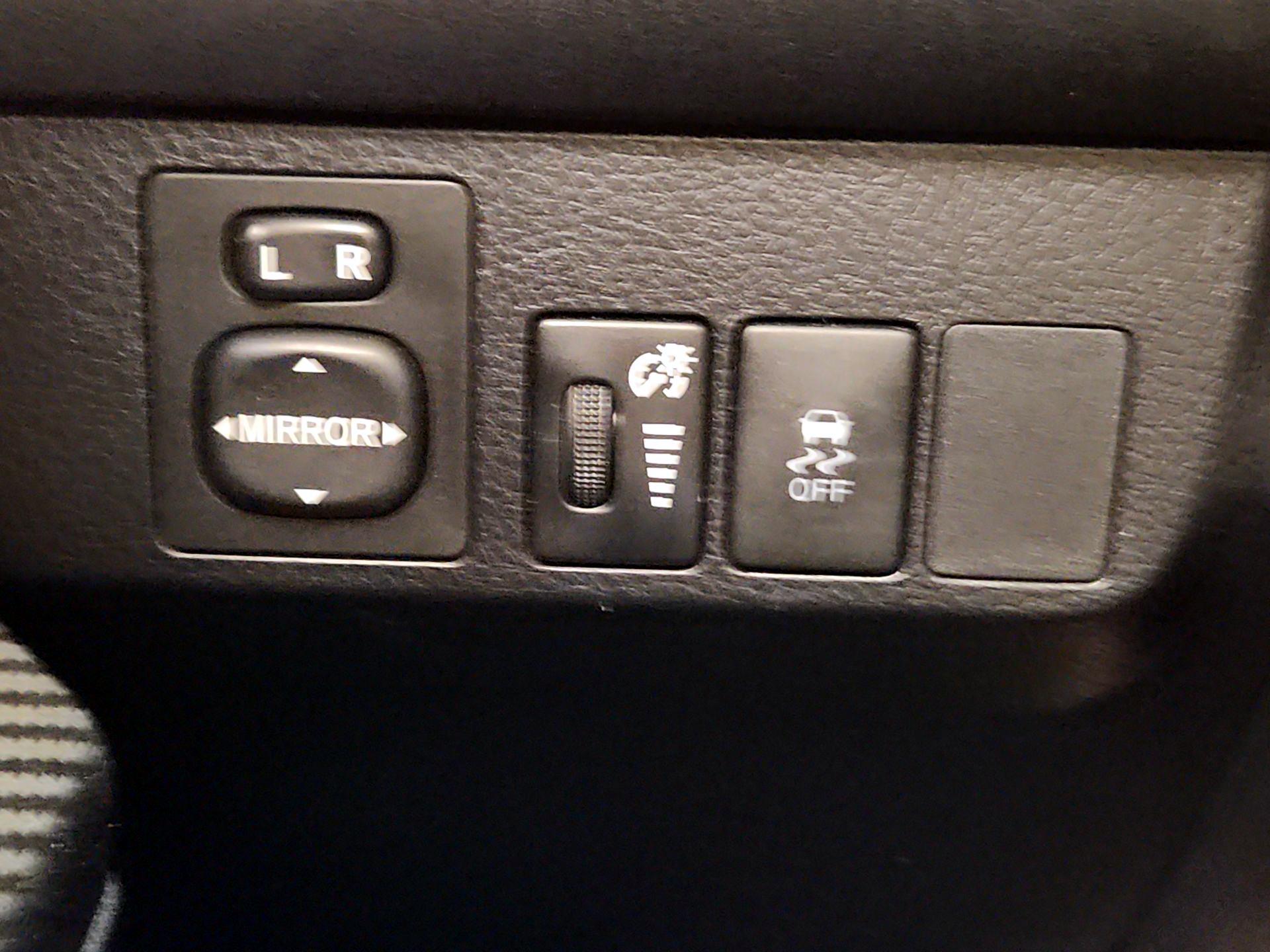 Thumbnail: 2015 Toyota RAV4 - 13