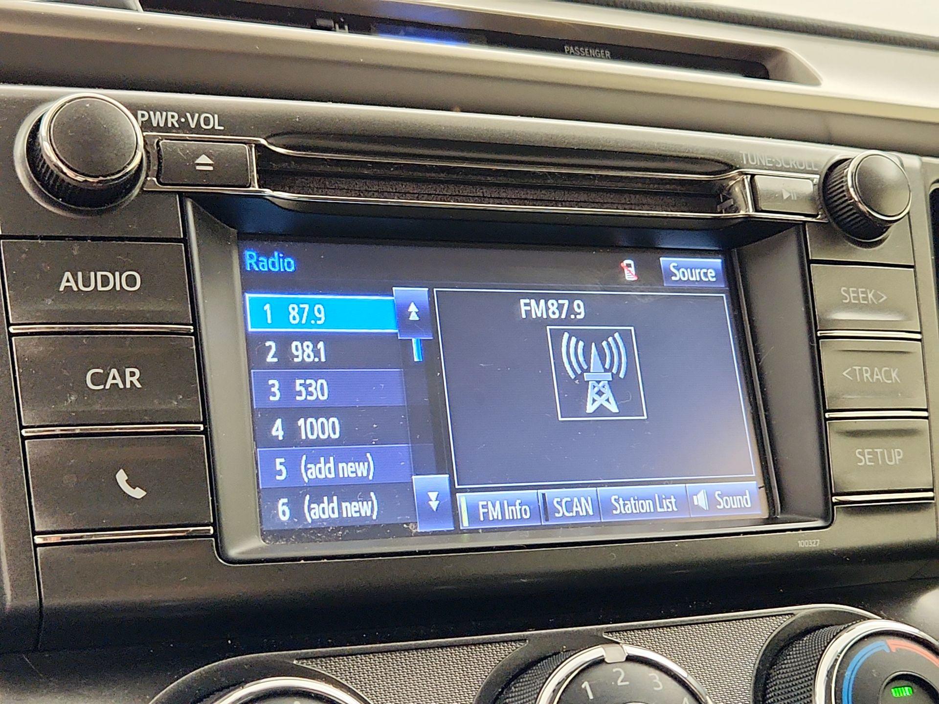 Thumbnail: 2015 Toyota RAV4 - 15