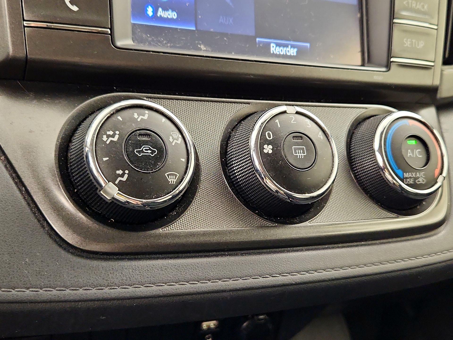 Thumbnail: 2015 Toyota RAV4 - 16