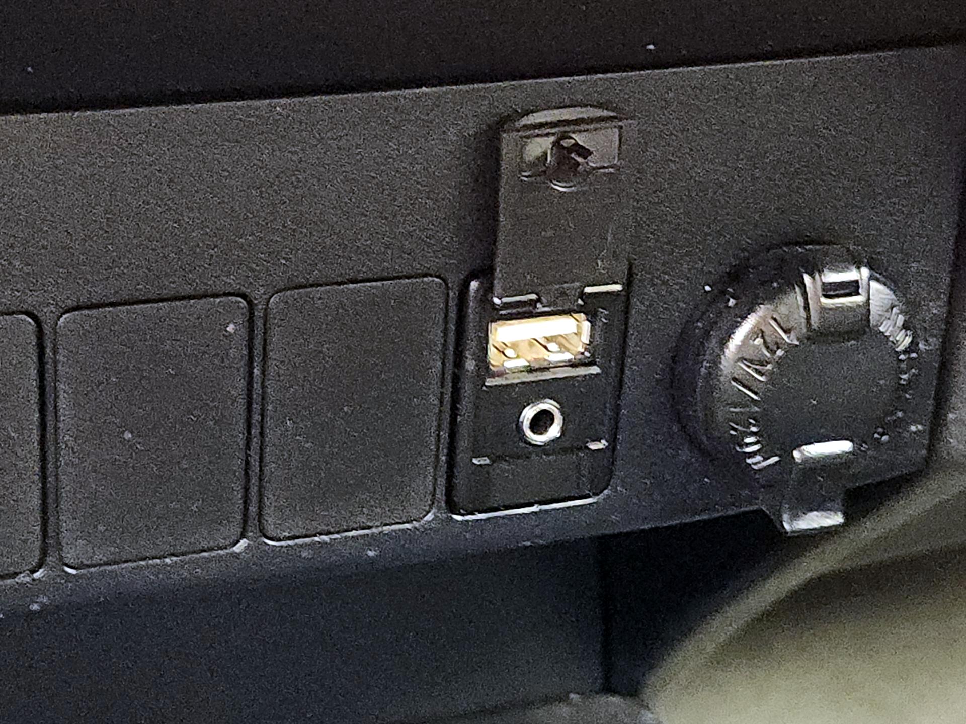 Thumbnail: 2015 Toyota RAV4 - 18