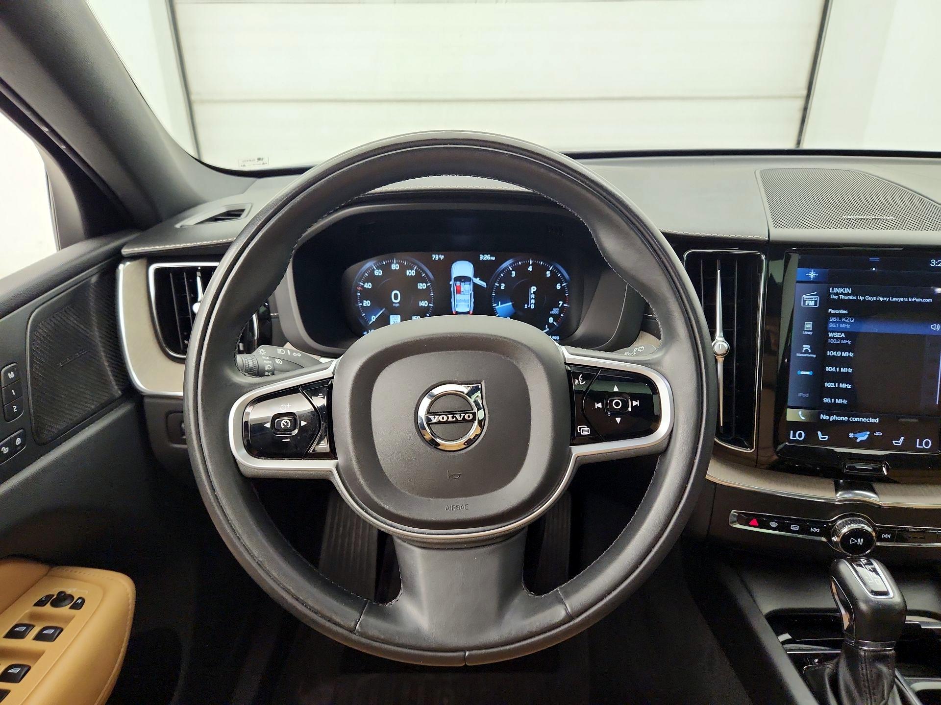 Thumbnail: 2019 Volvo XC60 - 10