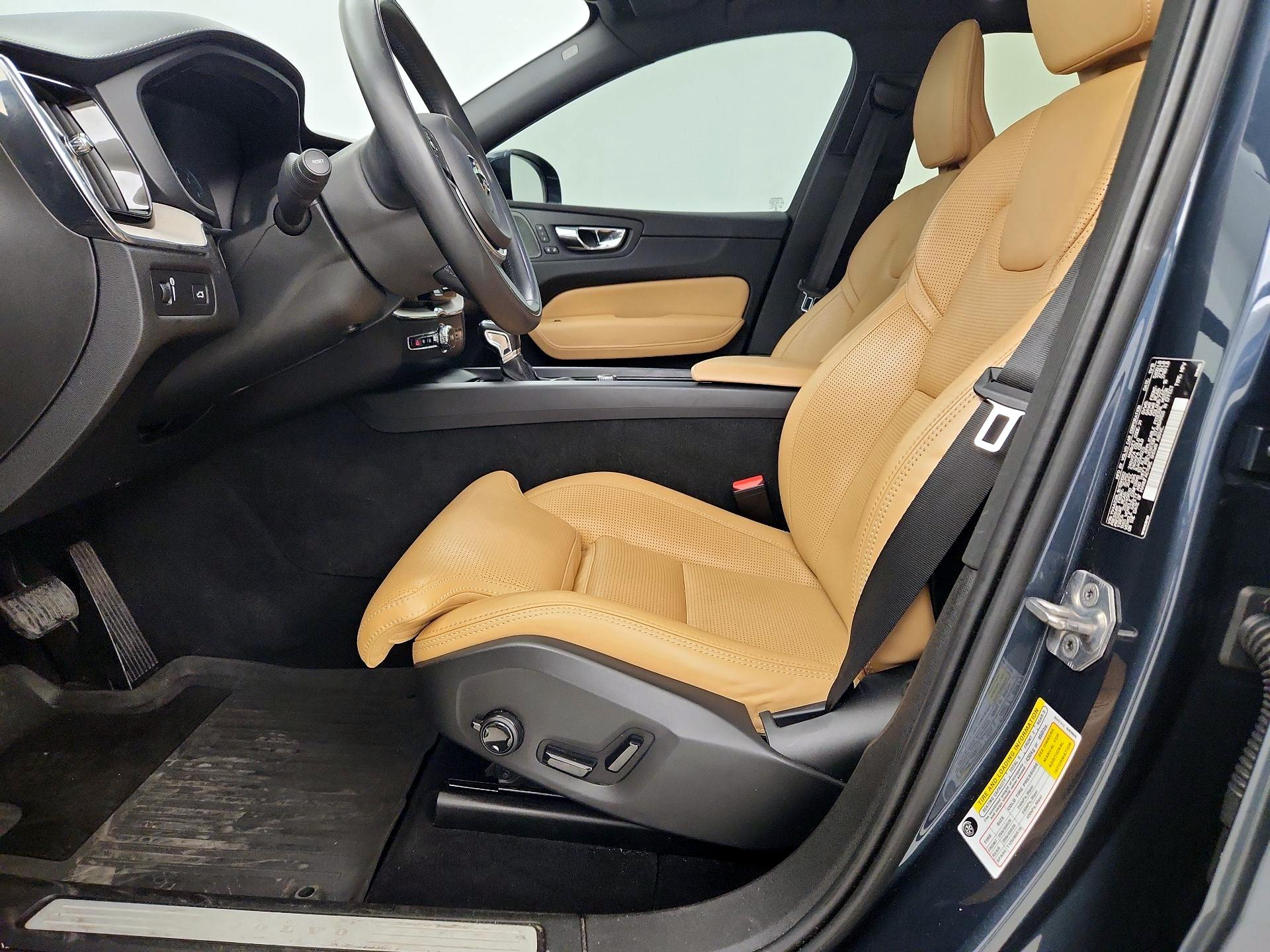 Thumbnail: 2019 Volvo XC60 - 11