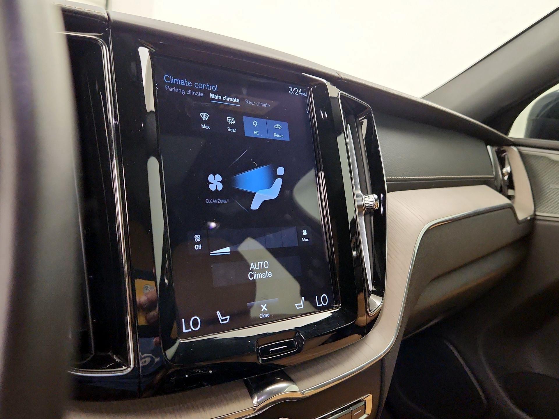 Thumbnail: 2019 Volvo XC60 - 16