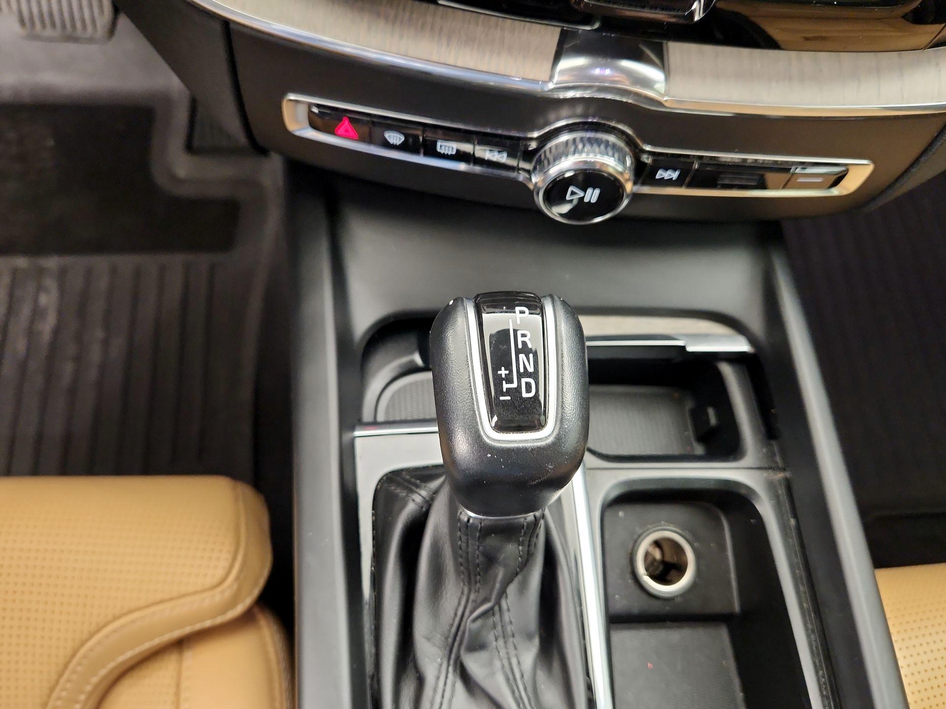 Thumbnail: 2019 Volvo XC60 - 17