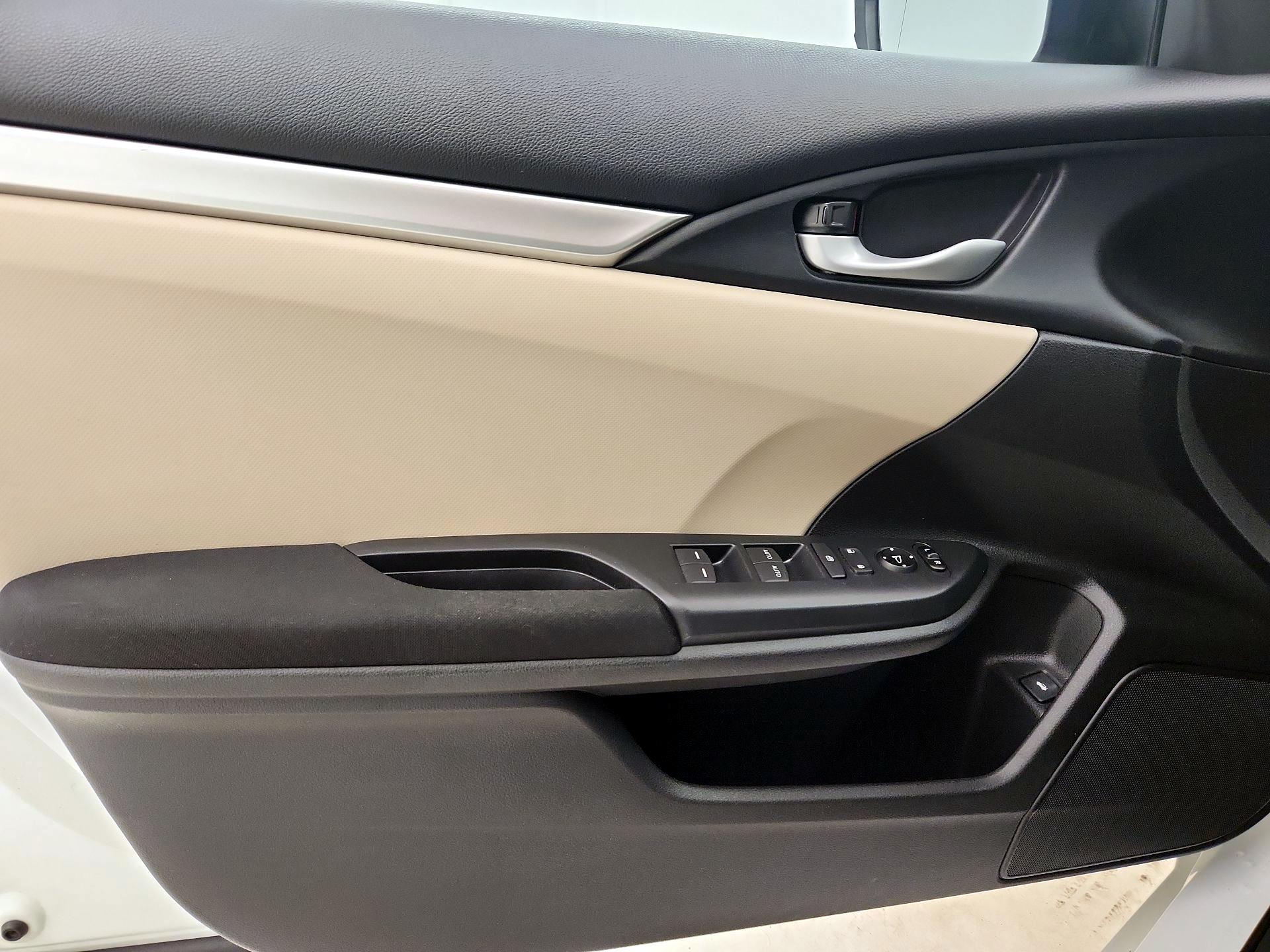 Thumbnail: 2016 Honda Civic - 10