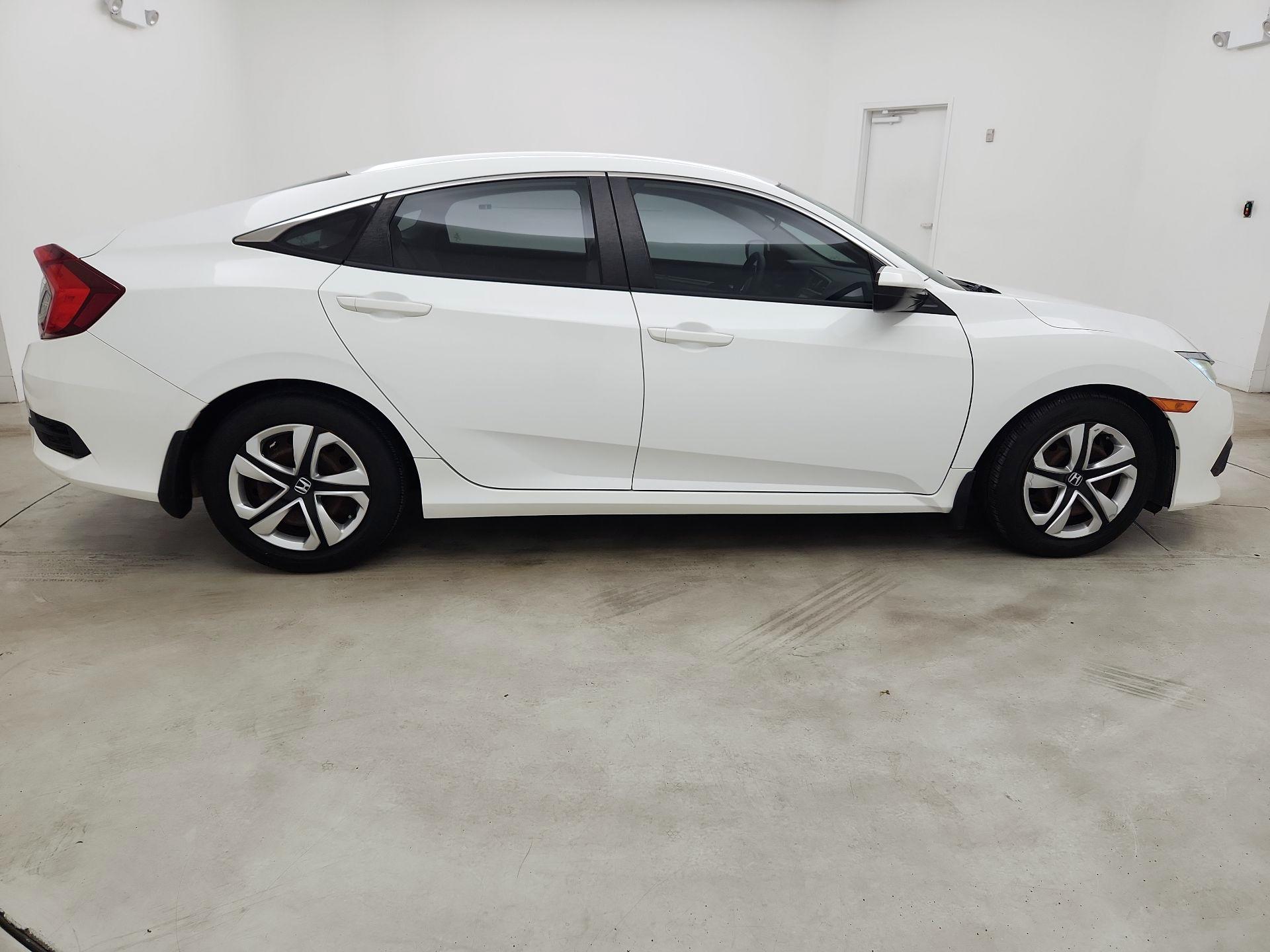 Thumbnail: 2016 Honda Civic - 4