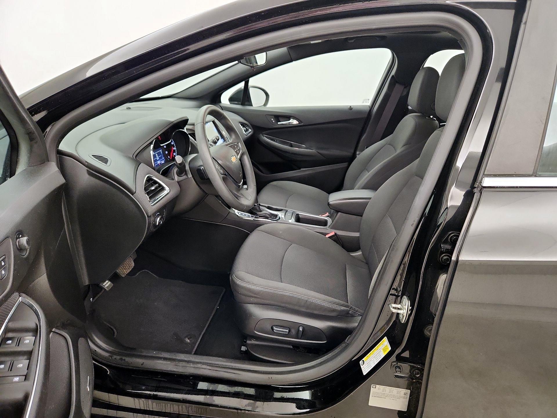 Thumbnail: 2017 Chevrolet Cruze - 9