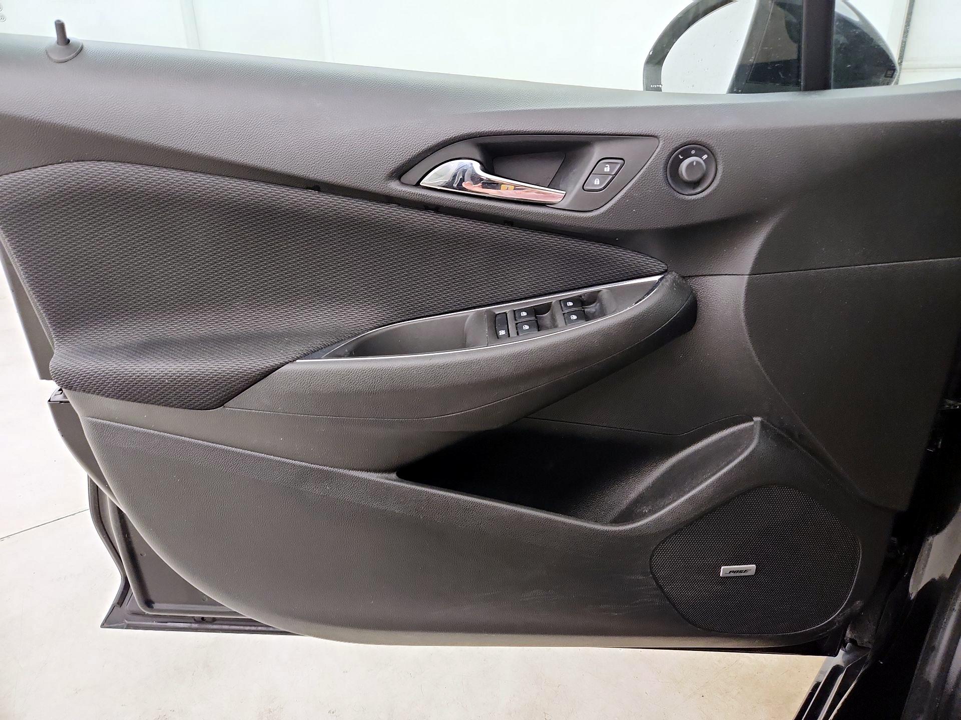 Thumbnail: 2017 Chevrolet Cruze - 10