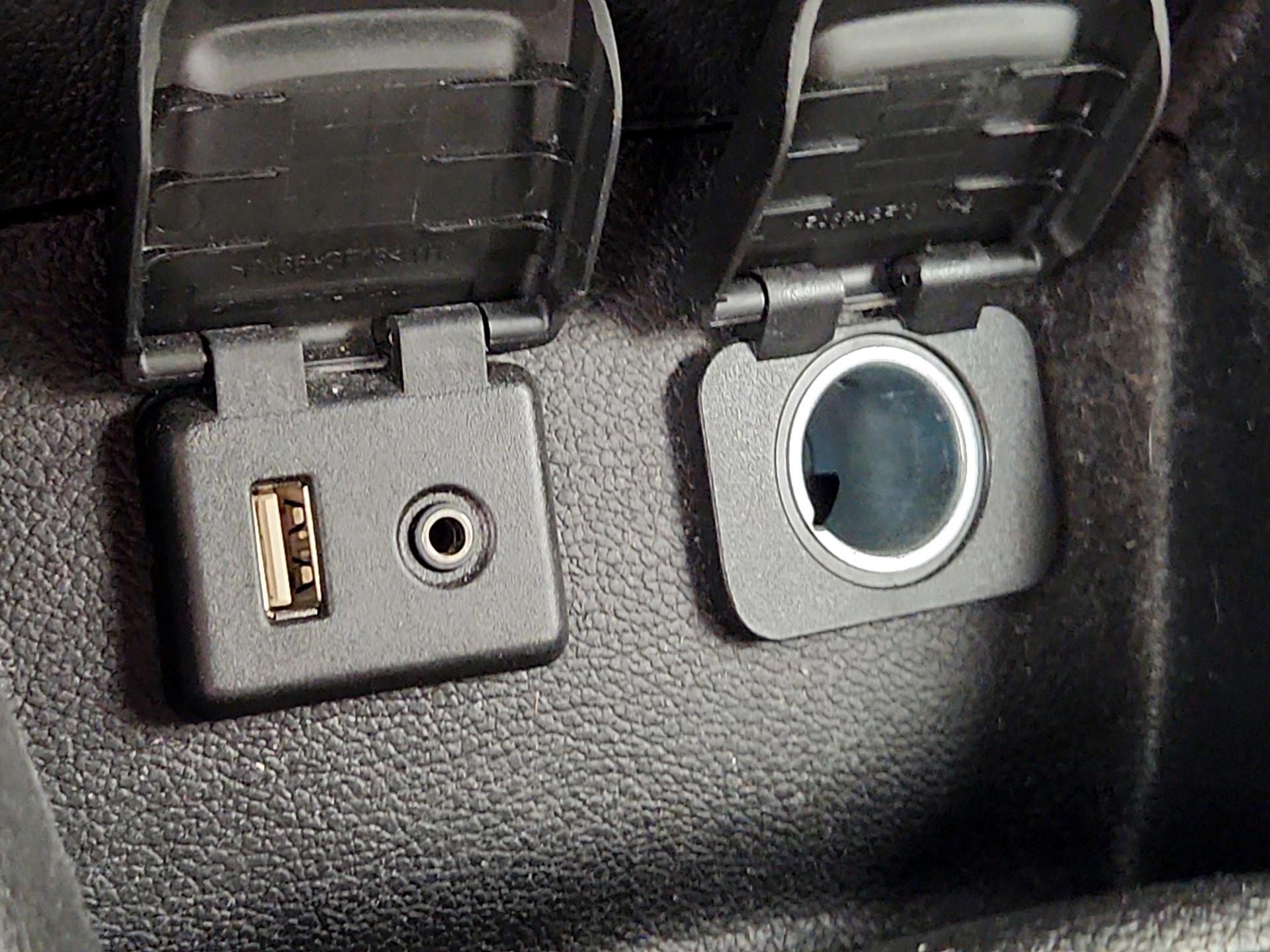 Thumbnail: 2017 Chevrolet Cruze - 16