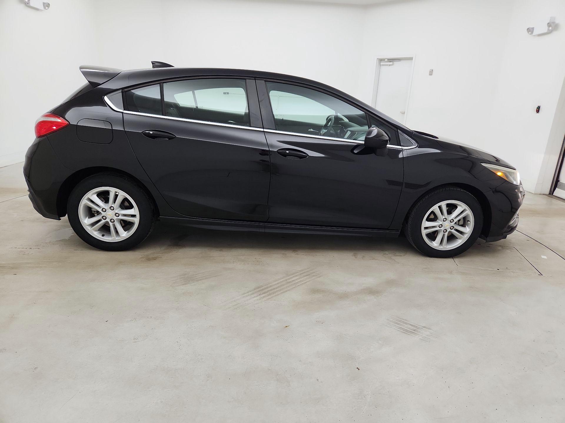 Thumbnail: 2017 Chevrolet Cruze - 4