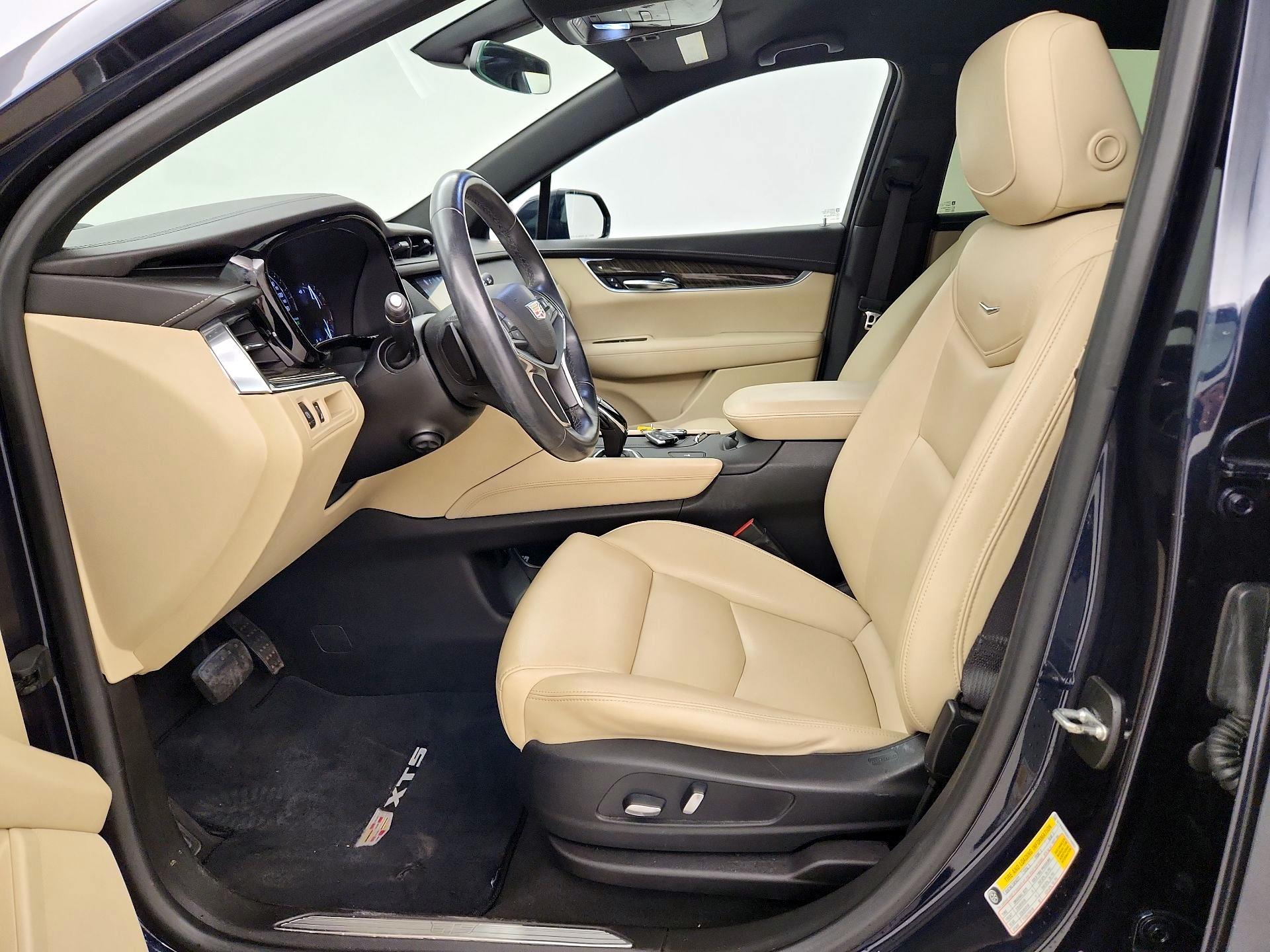 Thumbnail: 2017 Cadillac XT5 - 9