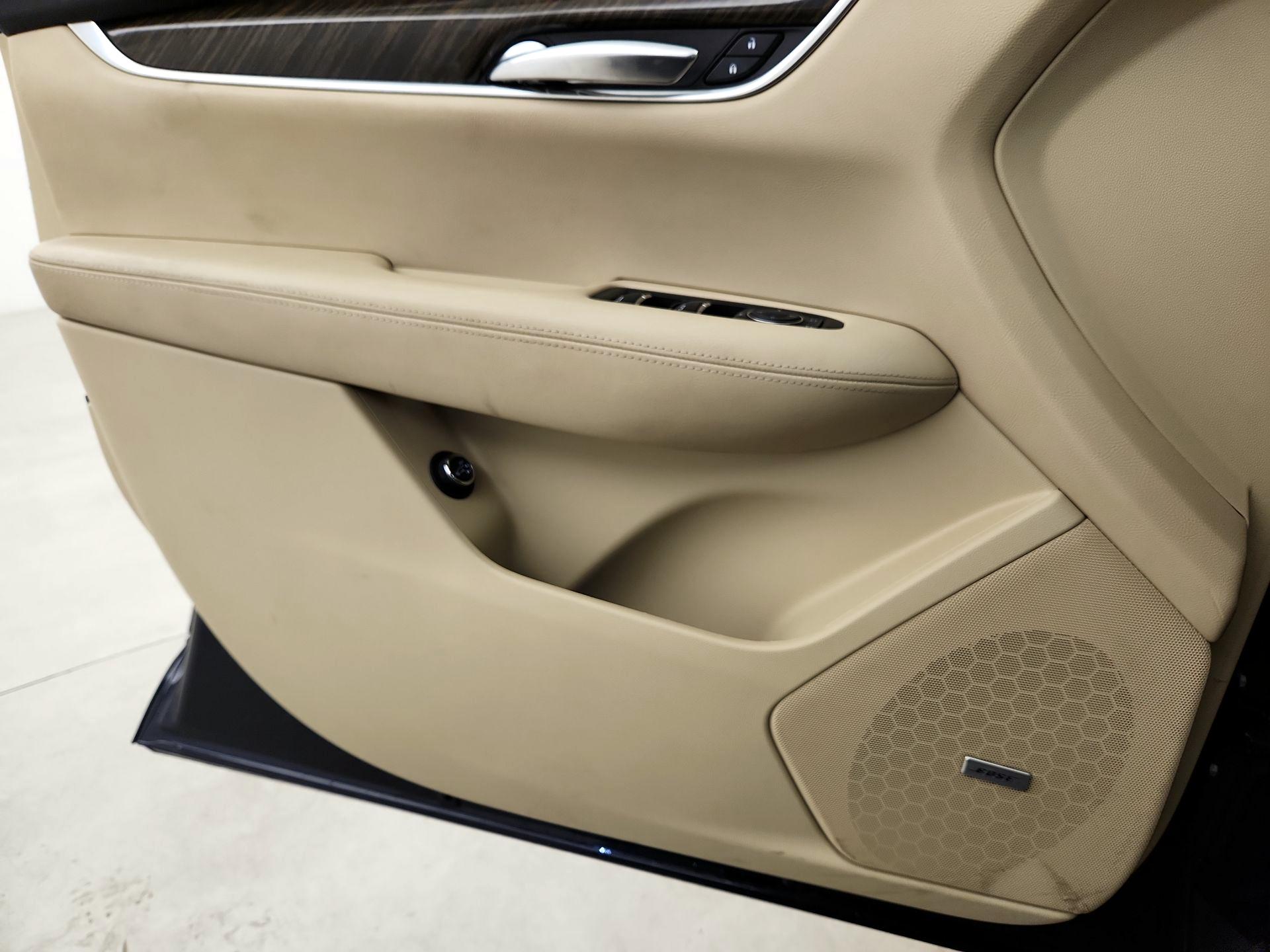 Thumbnail: 2017 Cadillac XT5 - 10