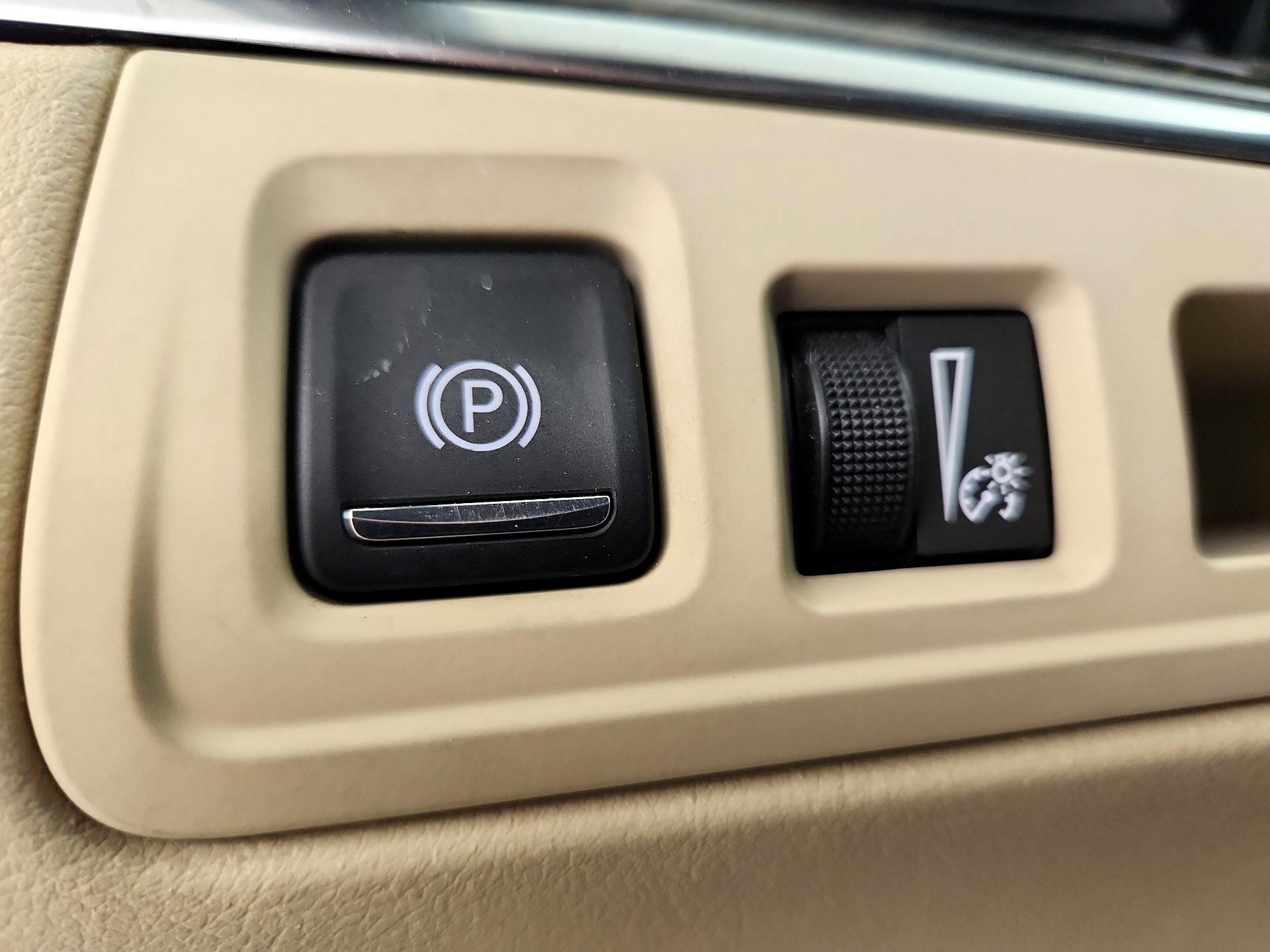 Thumbnail: 2017 Cadillac XT5 - 11