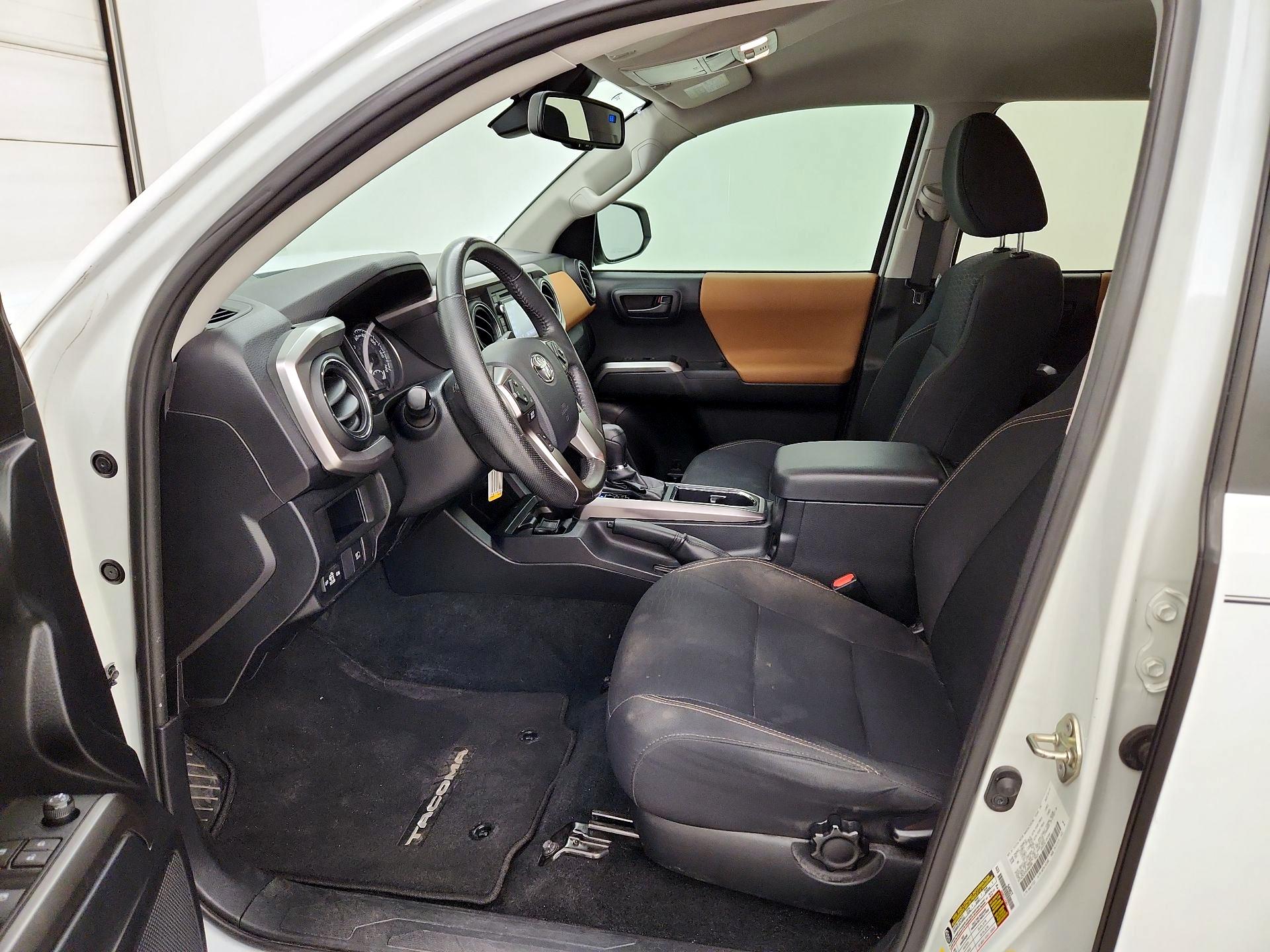 Thumbnail: 2019 Toyota Tacoma - 9