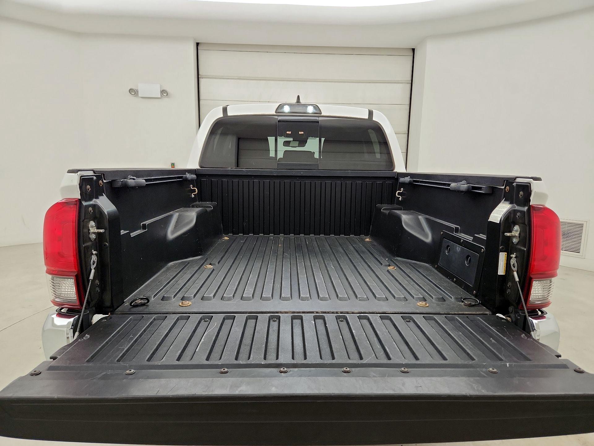 Thumbnail: 2019 Toyota Tacoma - 18