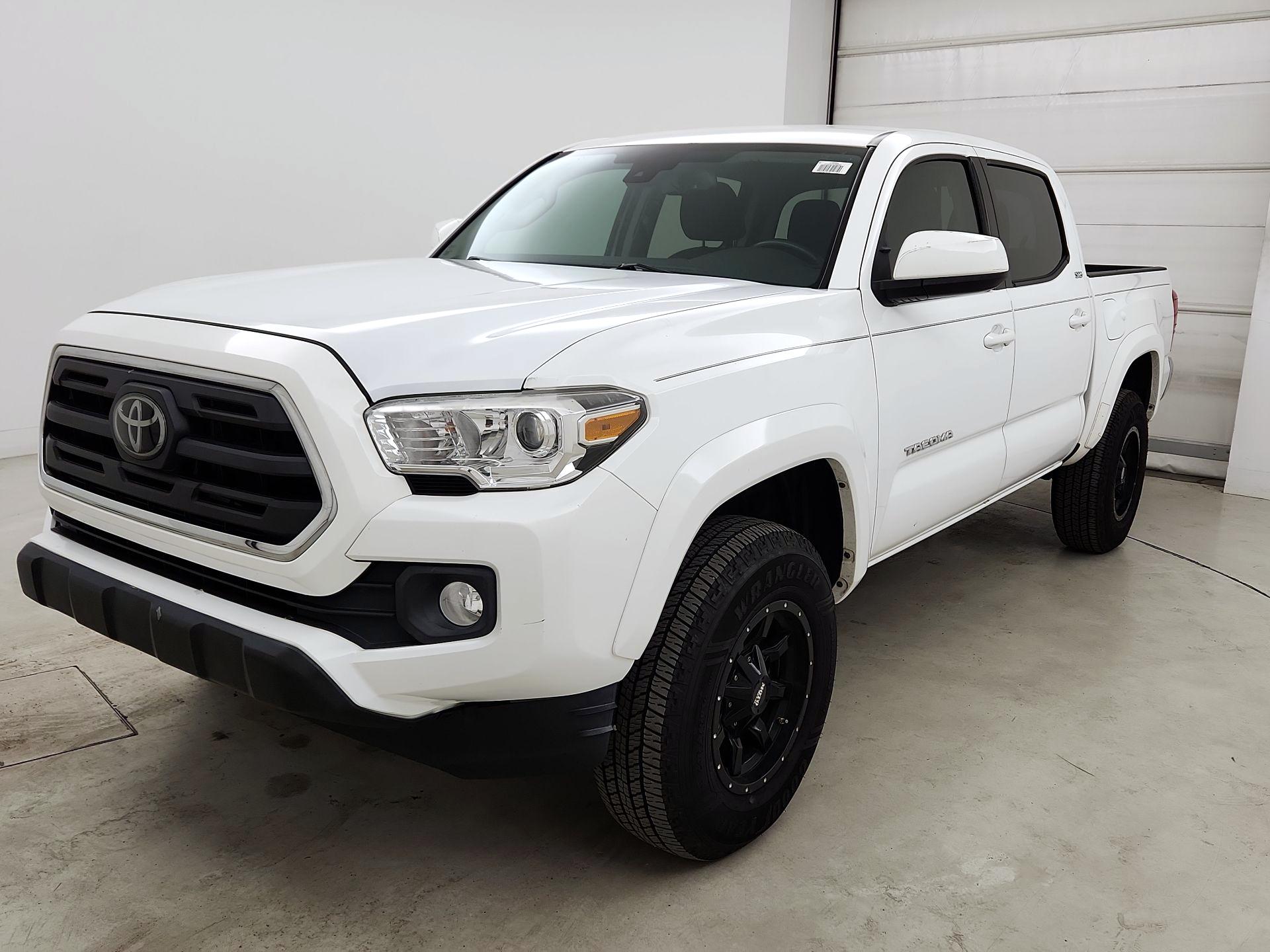 Thumbnail: 2019 Toyota Tacoma - 3