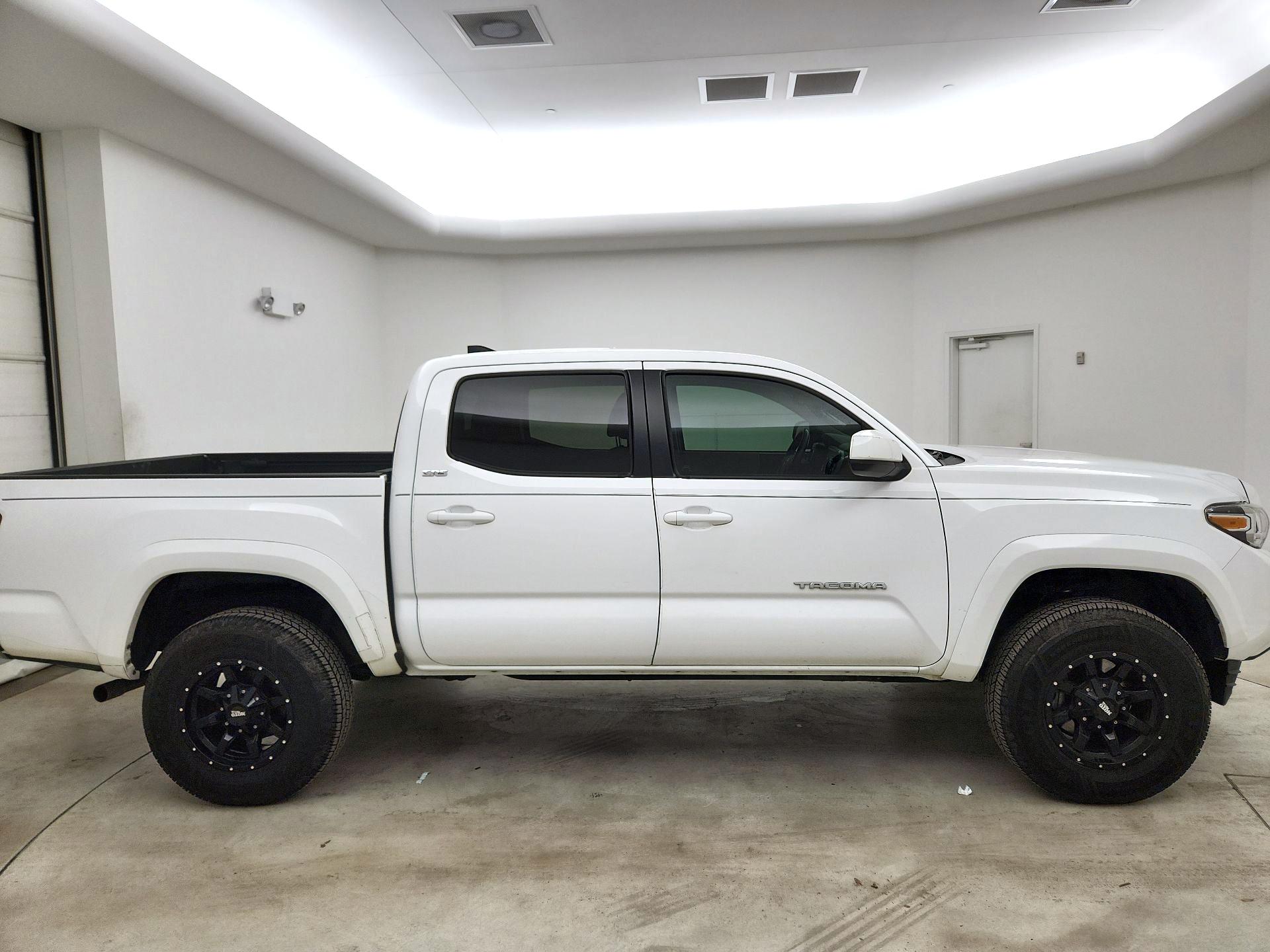 Thumbnail: 2019 Toyota Tacoma - 4