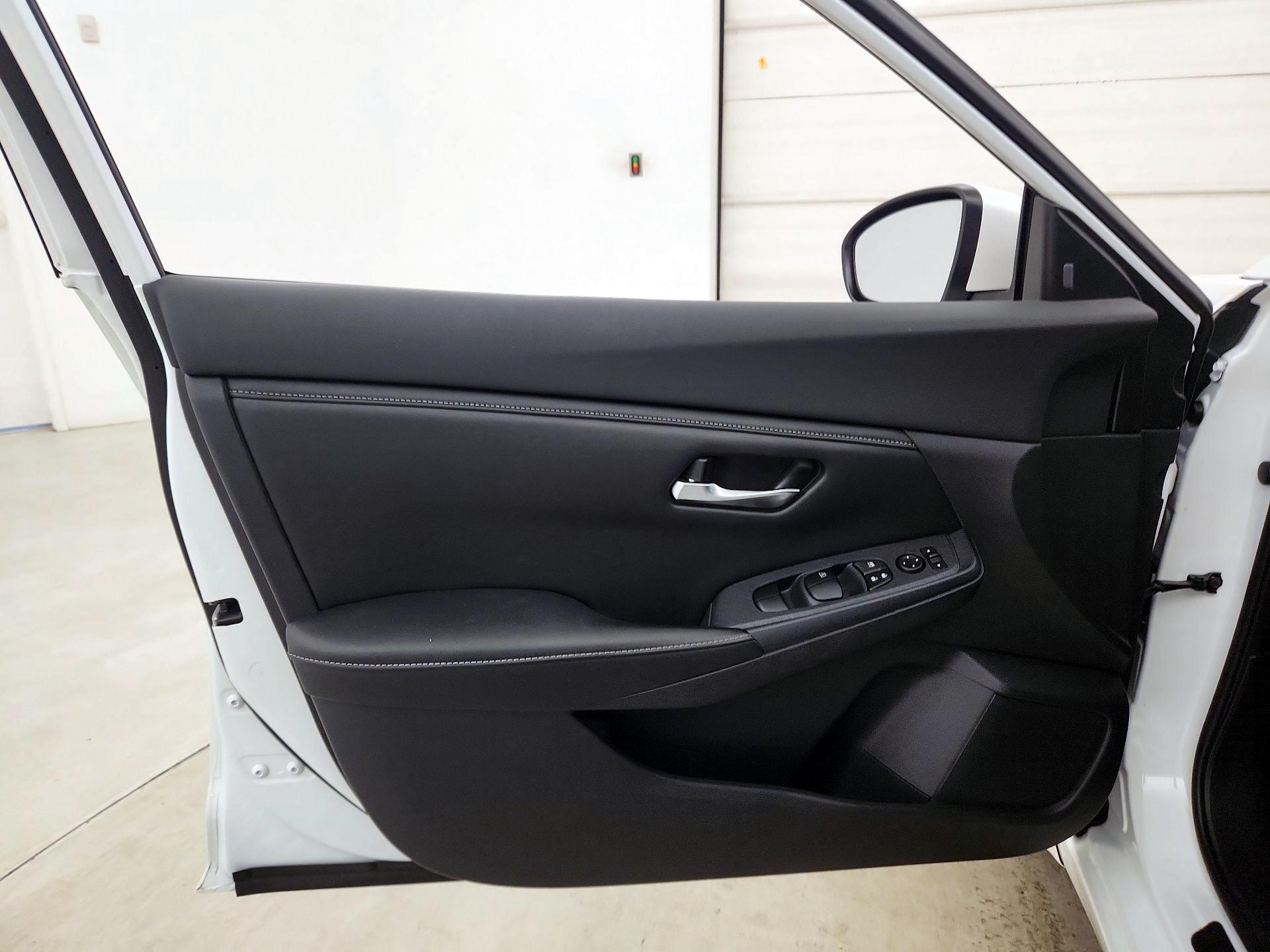 Thumbnail: 2021 Nissan Sentra - 10