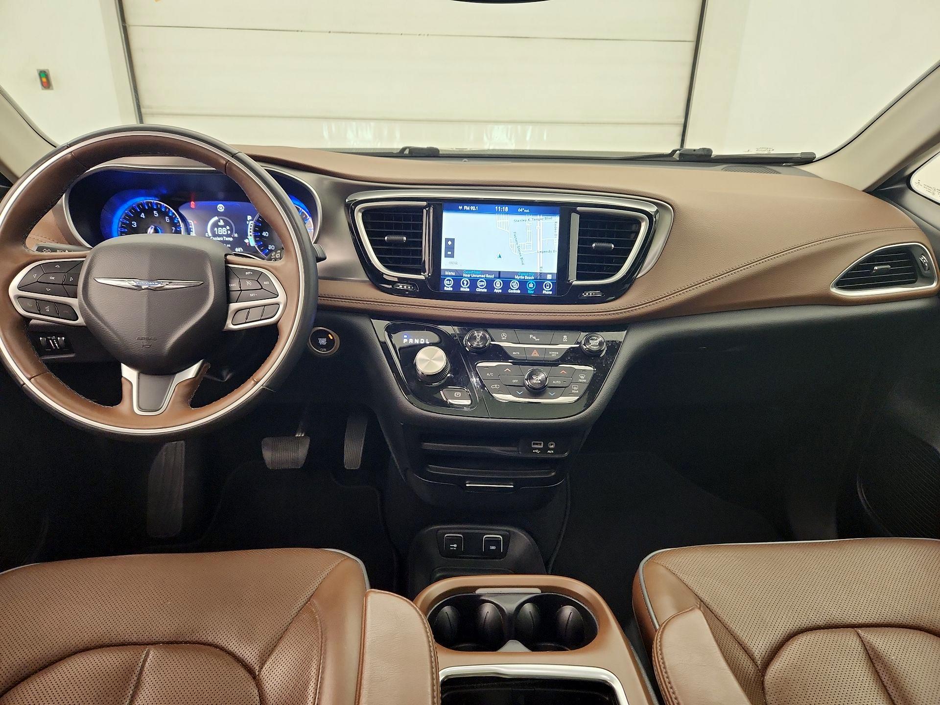 Thumbnail: 2018 Chrysler Pacifica - 9