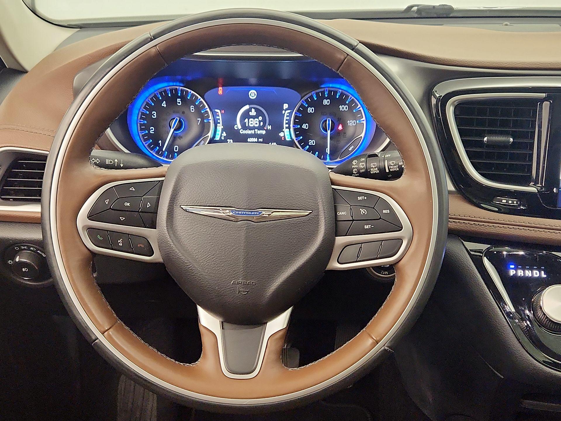 Thumbnail: 2018 Chrysler Pacifica - 10