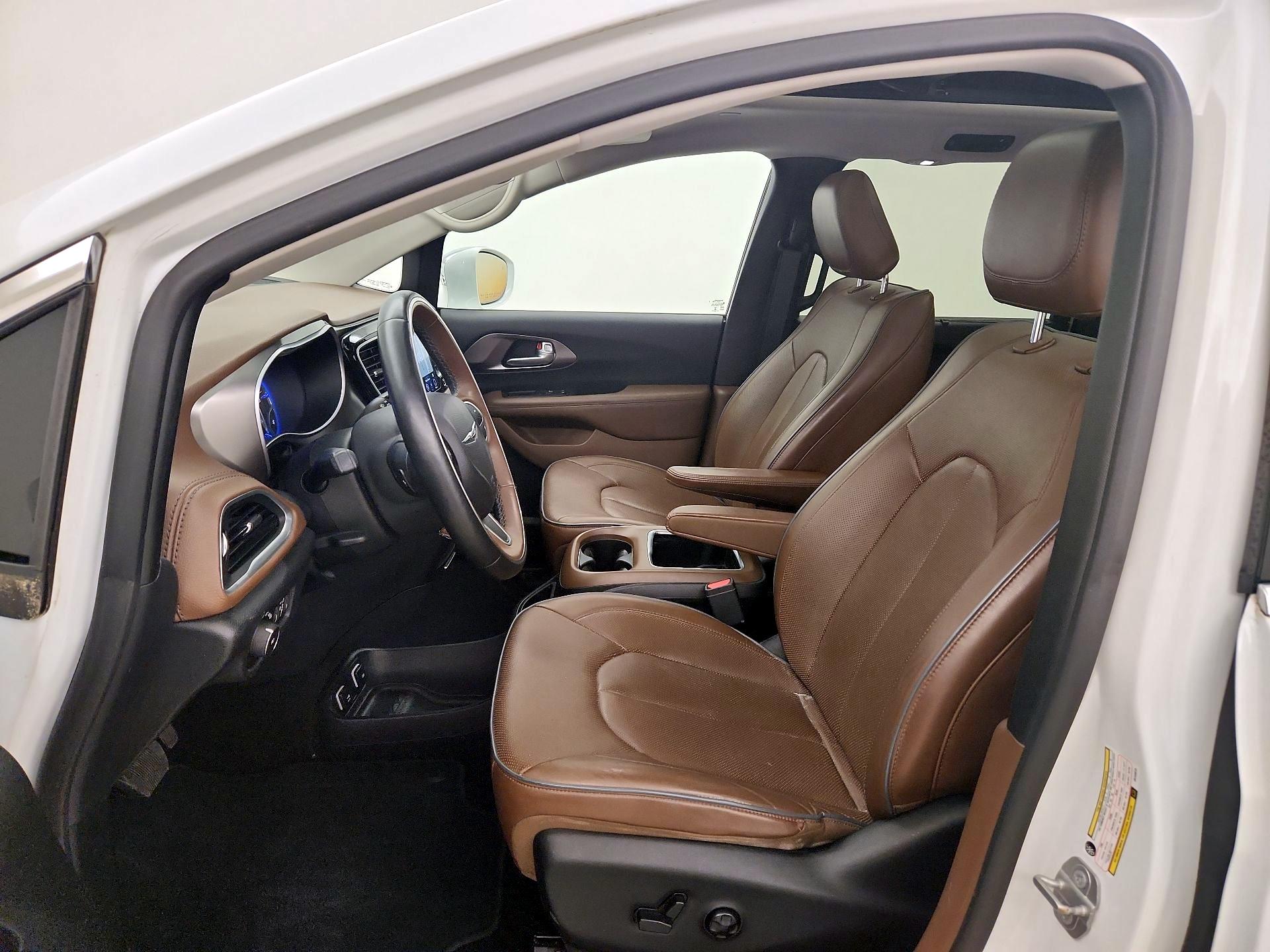 Thumbnail: 2018 Chrysler Pacifica - 11