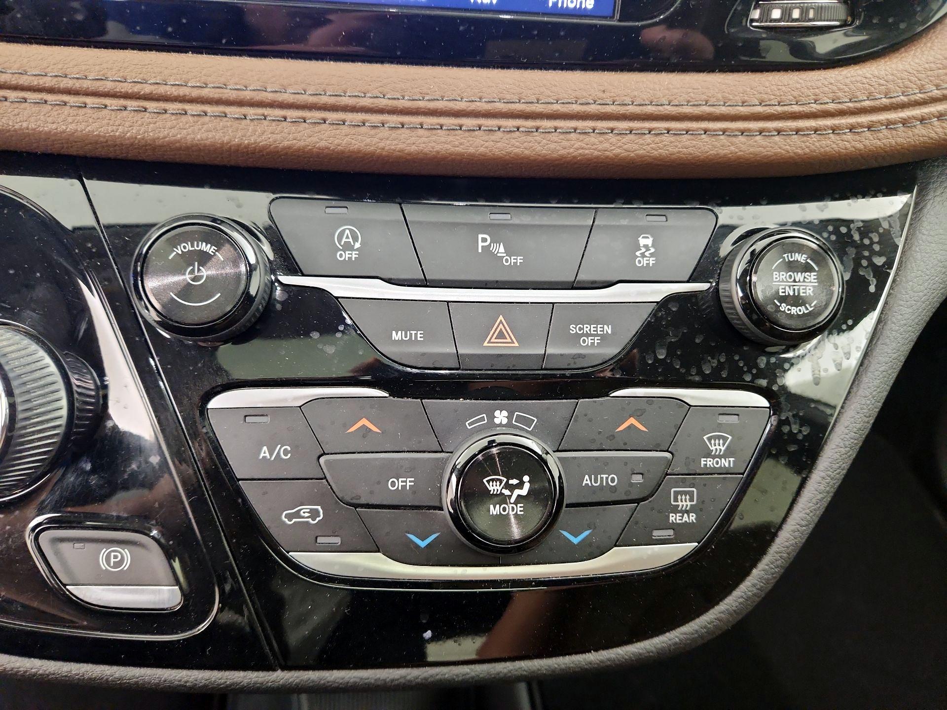 Thumbnail: 2018 Chrysler Pacifica - 17