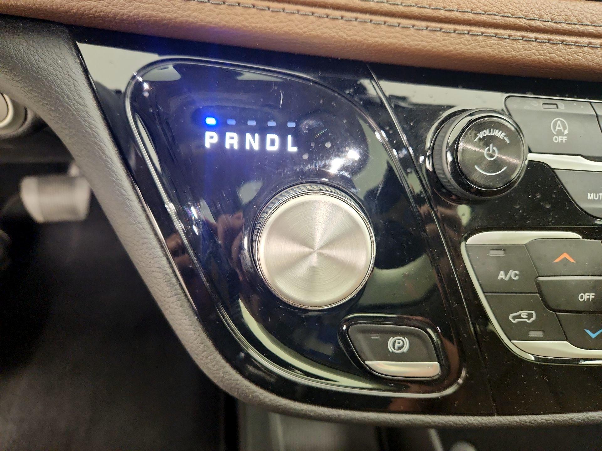 Thumbnail: 2018 Chrysler Pacifica - 18