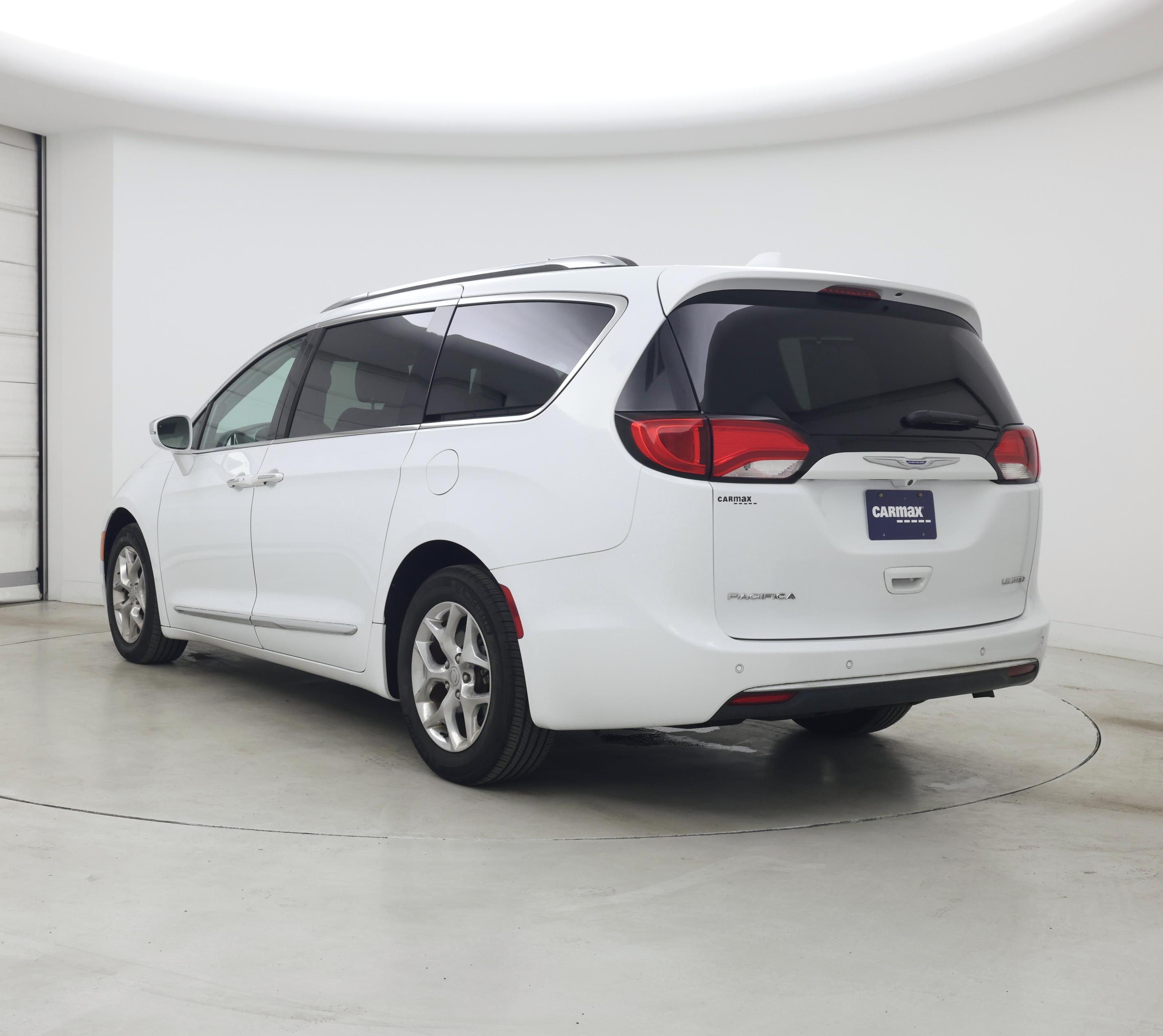 Thumbnail: 2018 Chrysler Pacifica - 2