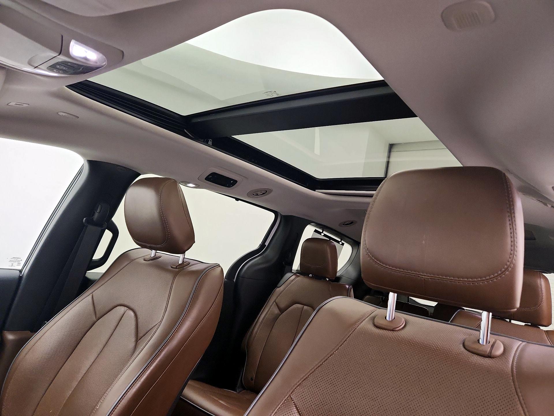 Thumbnail: 2018 Chrysler Pacifica - 20