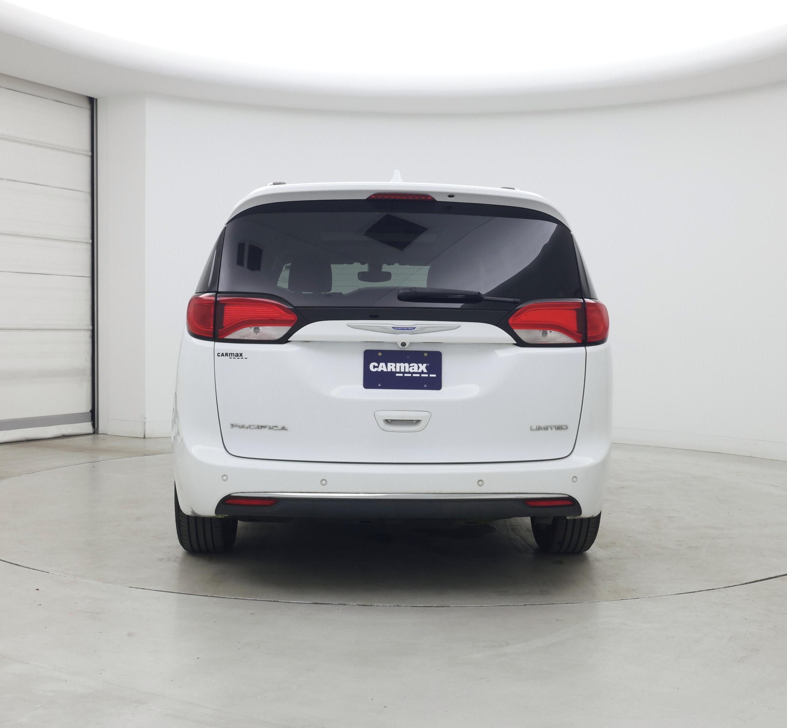 Thumbnail: 2018 Chrysler Pacifica - 6