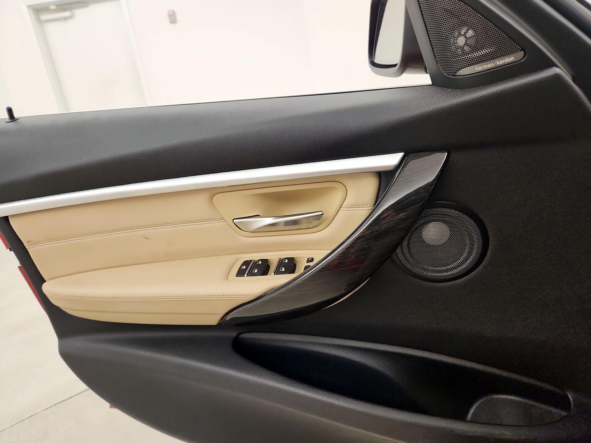 Thumbnail: 2017 BMW 3 Series - 10