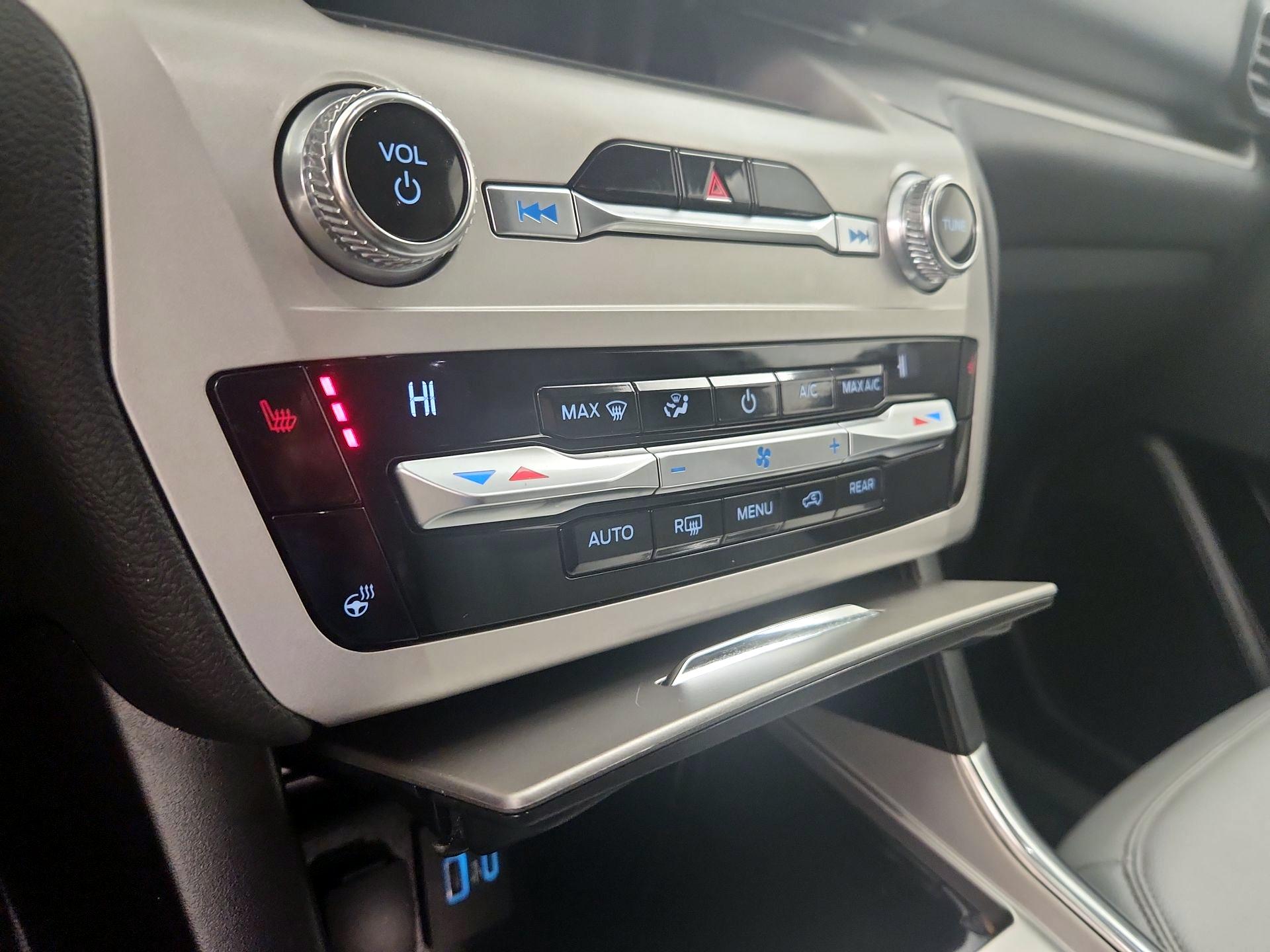 Thumbnail: 2021 Ford Explorer - 17