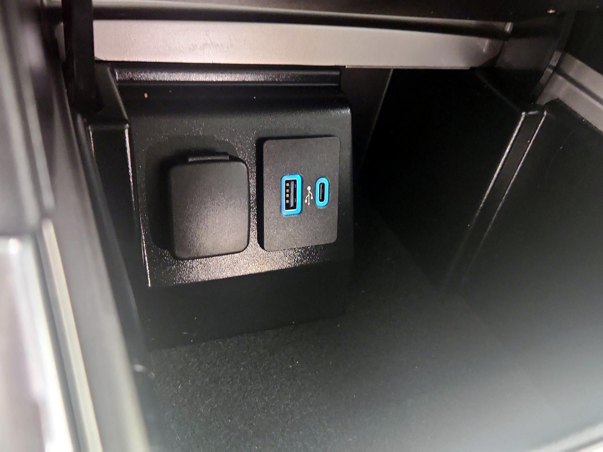 Thumbnail: 2021 Ford Explorer - 19