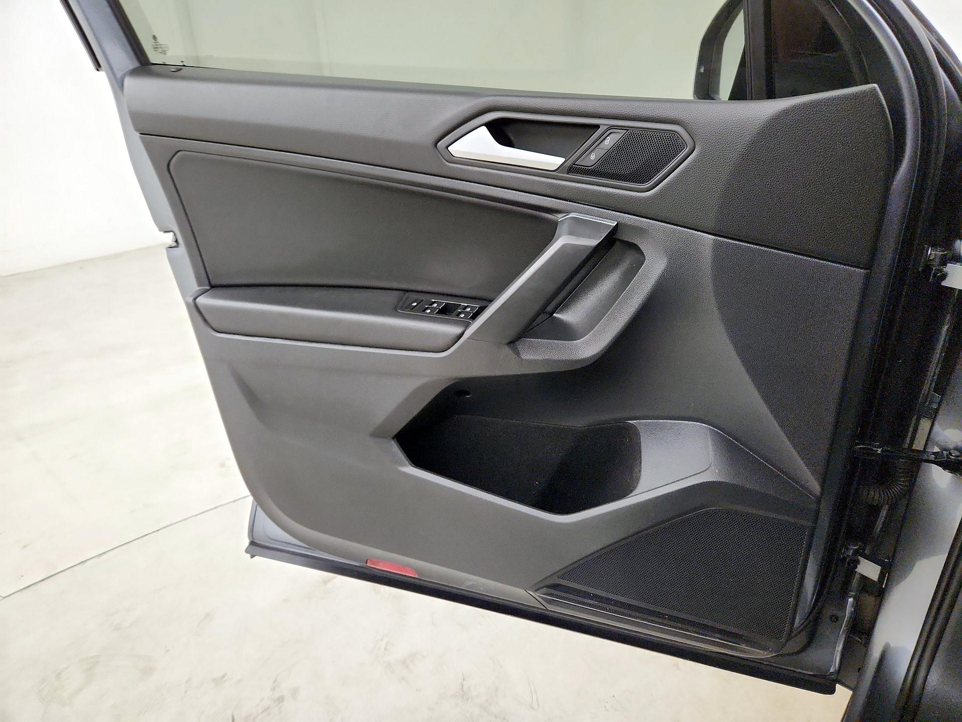 Thumbnail: 2021 Volkswagen Tiguan - 10