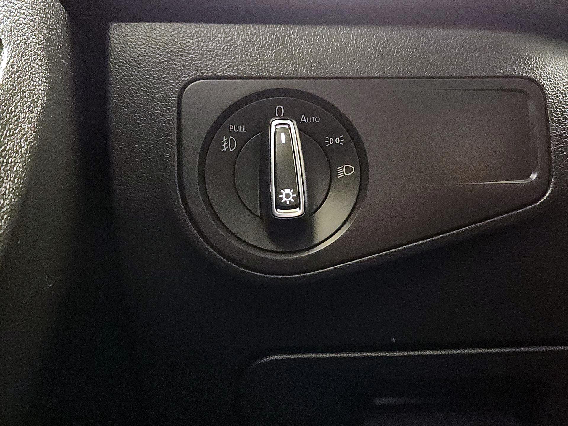 Thumbnail: 2021 Volkswagen Tiguan - 11