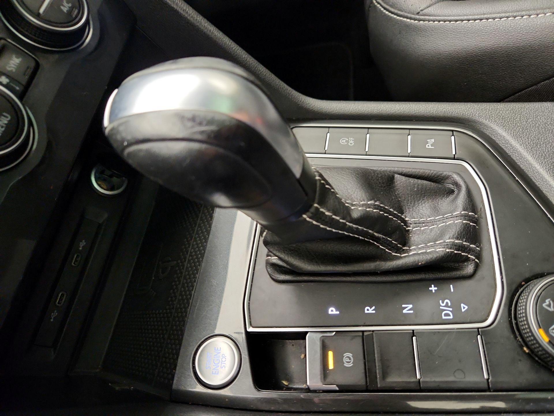 Thumbnail: 2021 Volkswagen Tiguan - 15