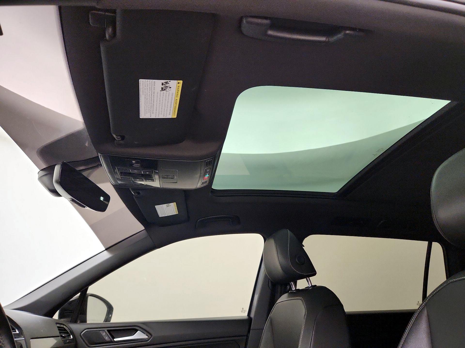 Thumbnail: 2021 Volkswagen Tiguan - 17