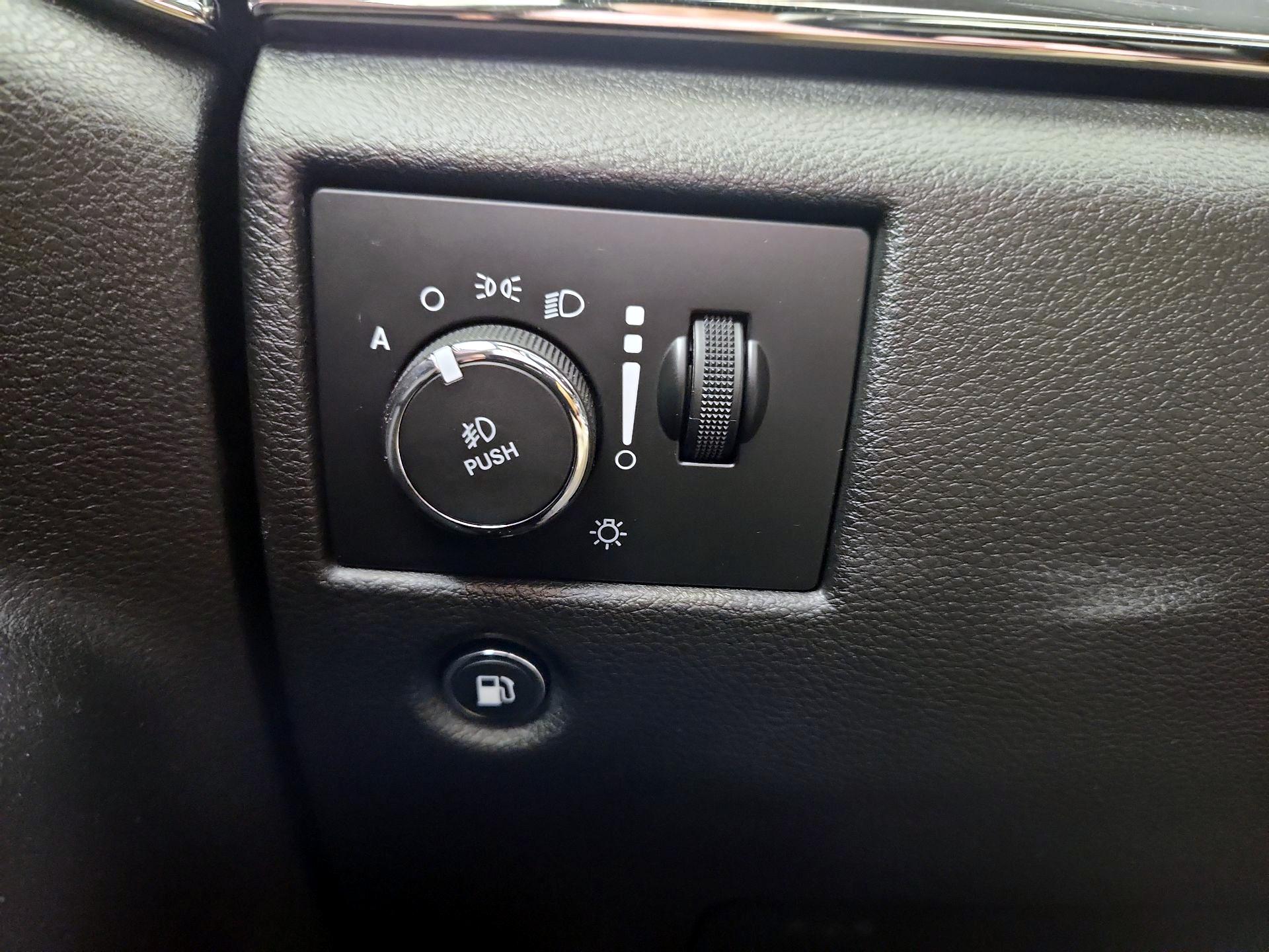 Thumbnail: 2019 Jeep Grand Cherokee - 11