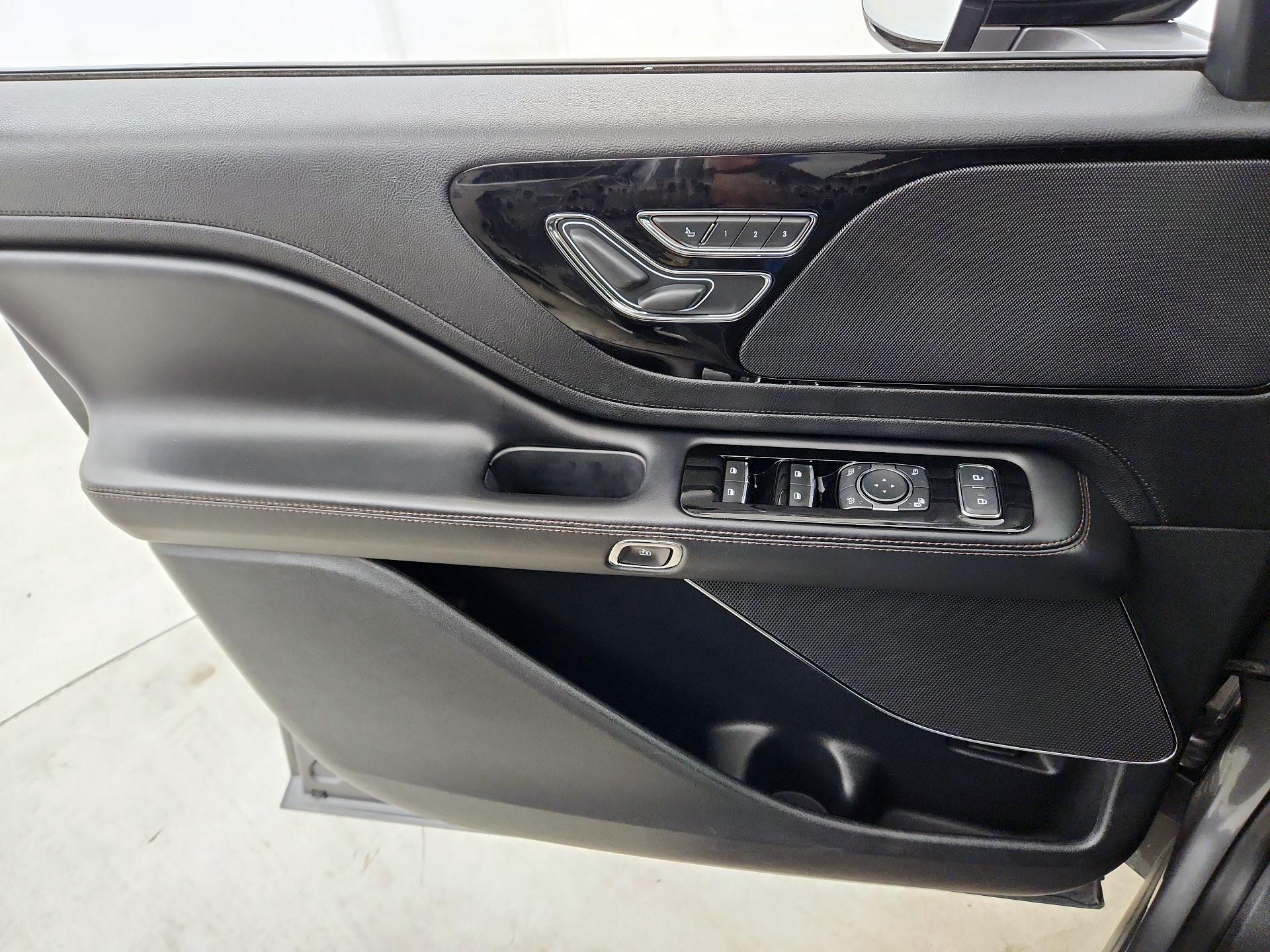 Thumbnail: 2021 Lincoln Aviator - 12