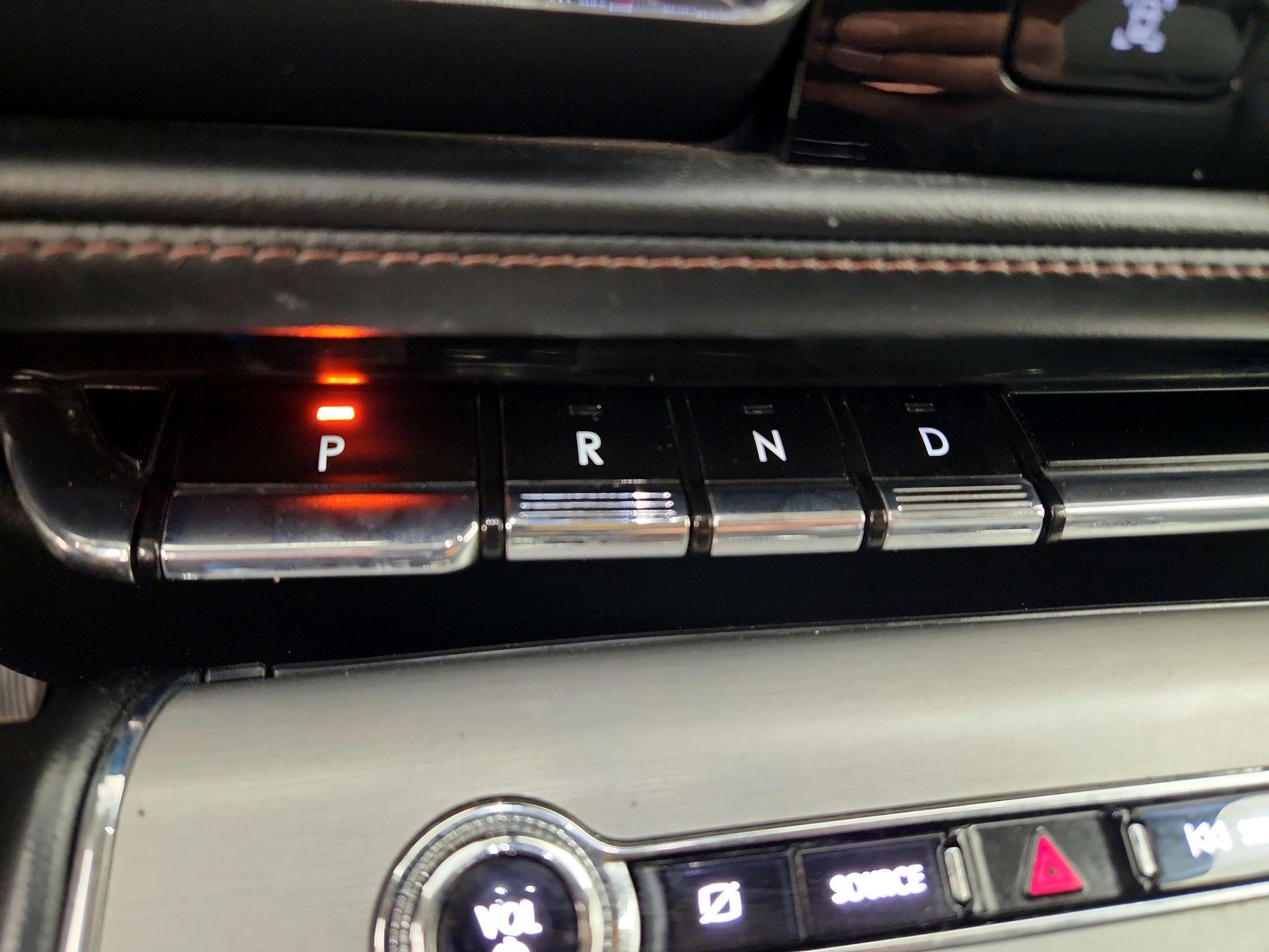 Thumbnail: 2021 Lincoln Aviator - 18