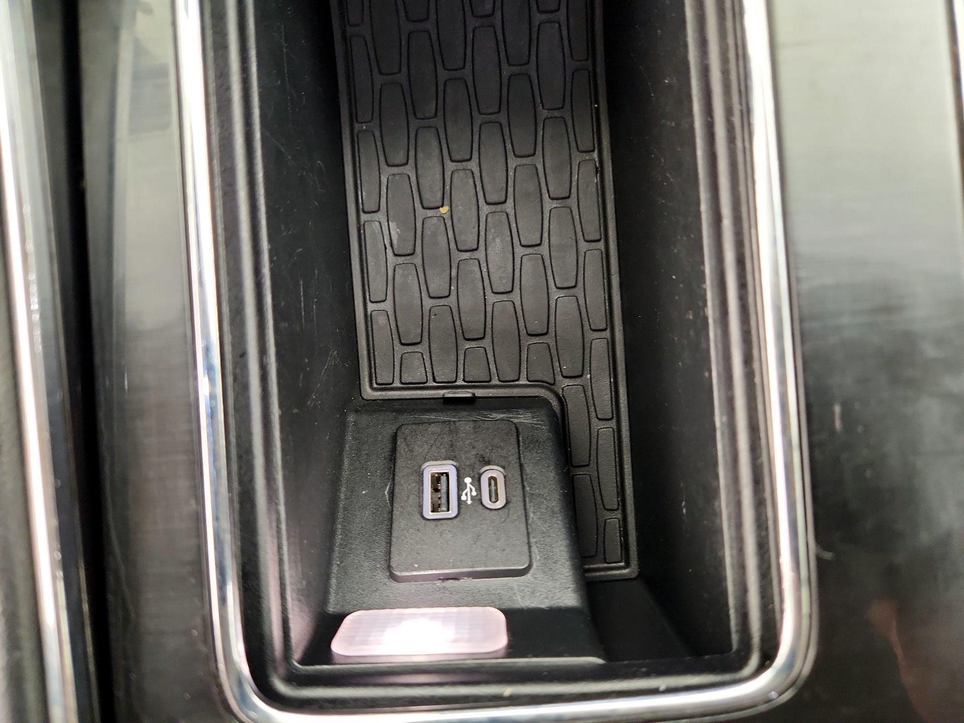 Thumbnail: 2021 Lincoln Aviator - 19