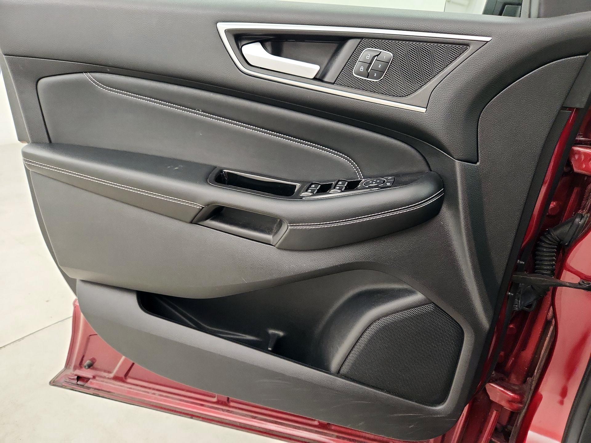 Thumbnail: 2016 Ford Edge - 10