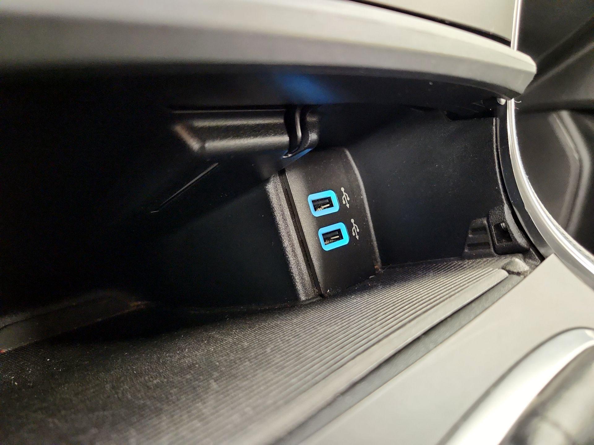 Thumbnail: 2016 Ford Edge - 16