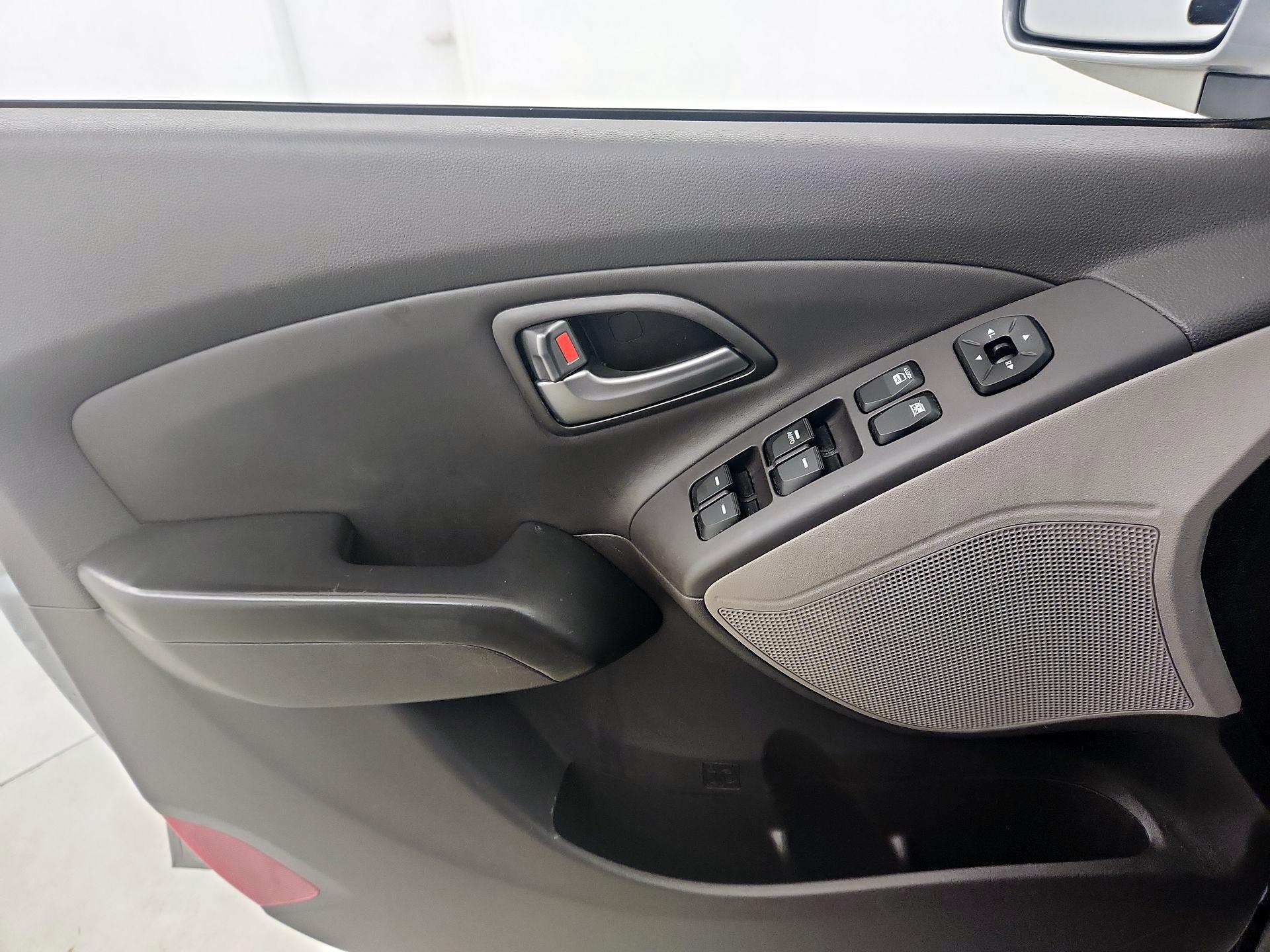 Thumbnail: 2015 Hyundai Tucson - 10