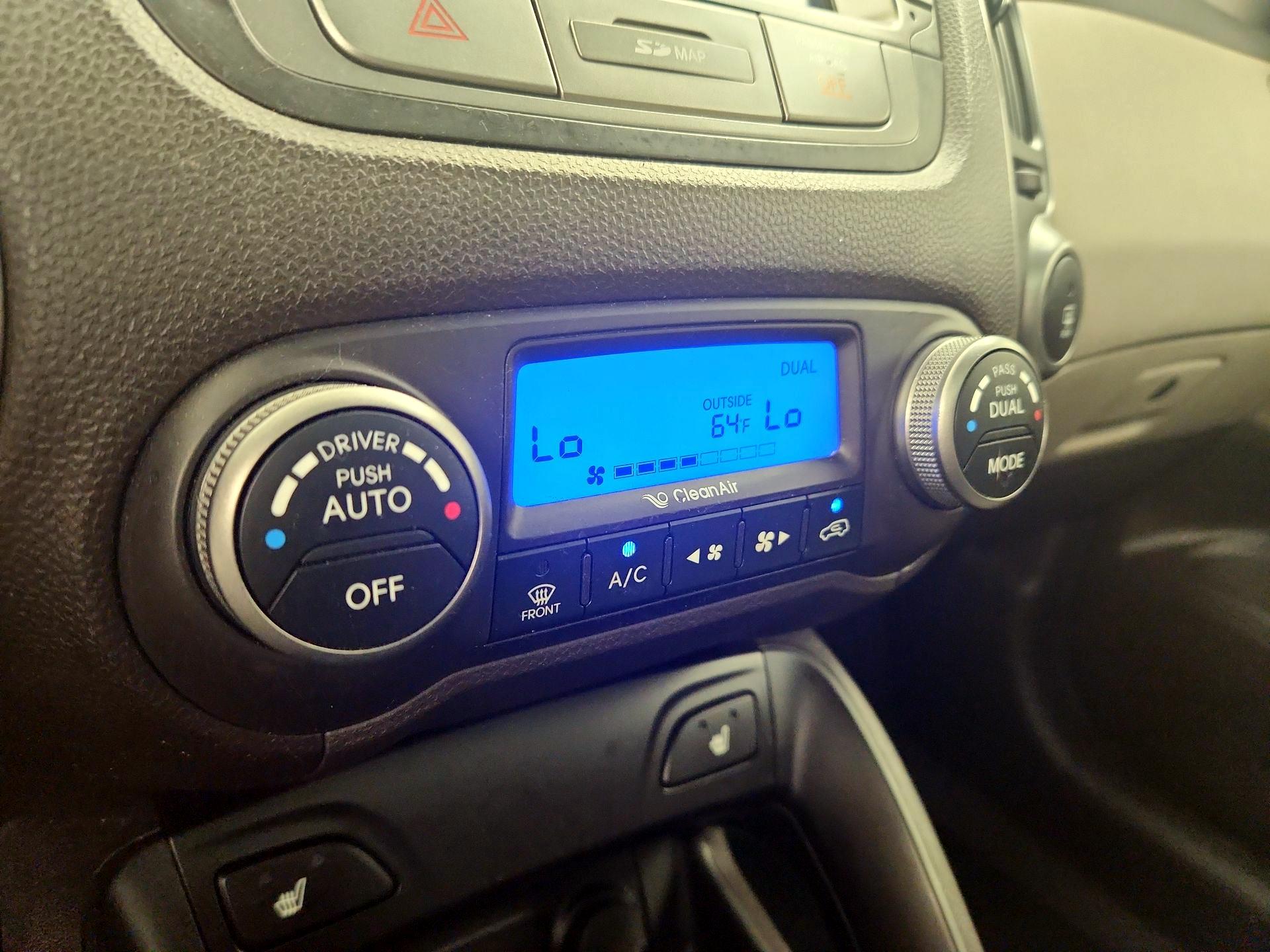 Thumbnail: 2015 Hyundai Tucson - 15